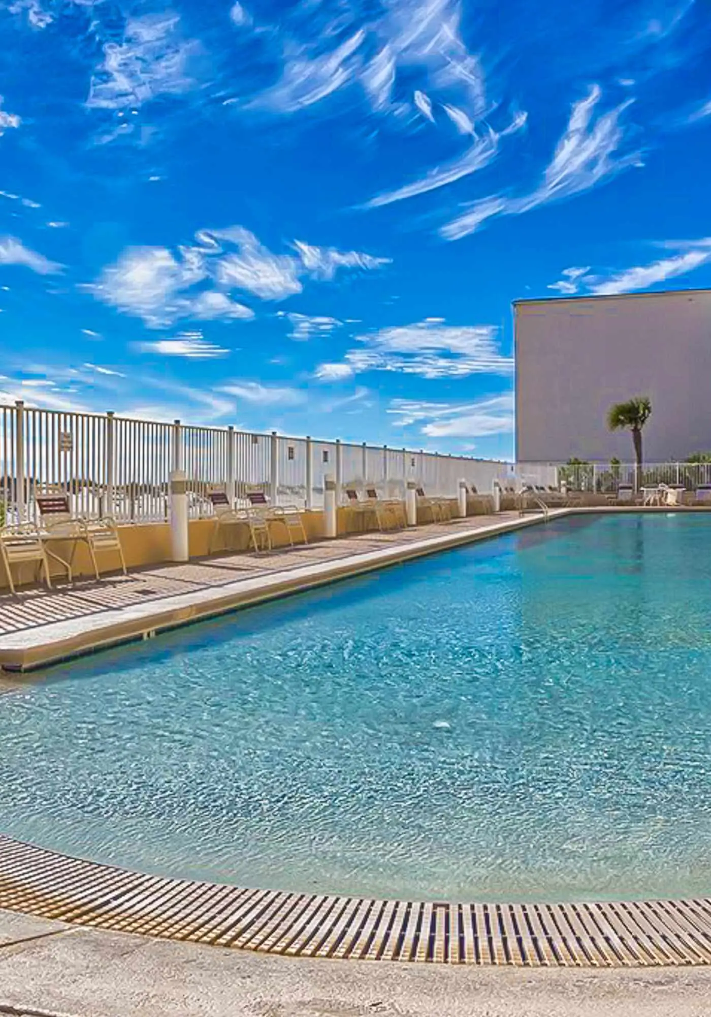 Gulf-front penthouse with pool, sauna, washer,dryer, & central AC