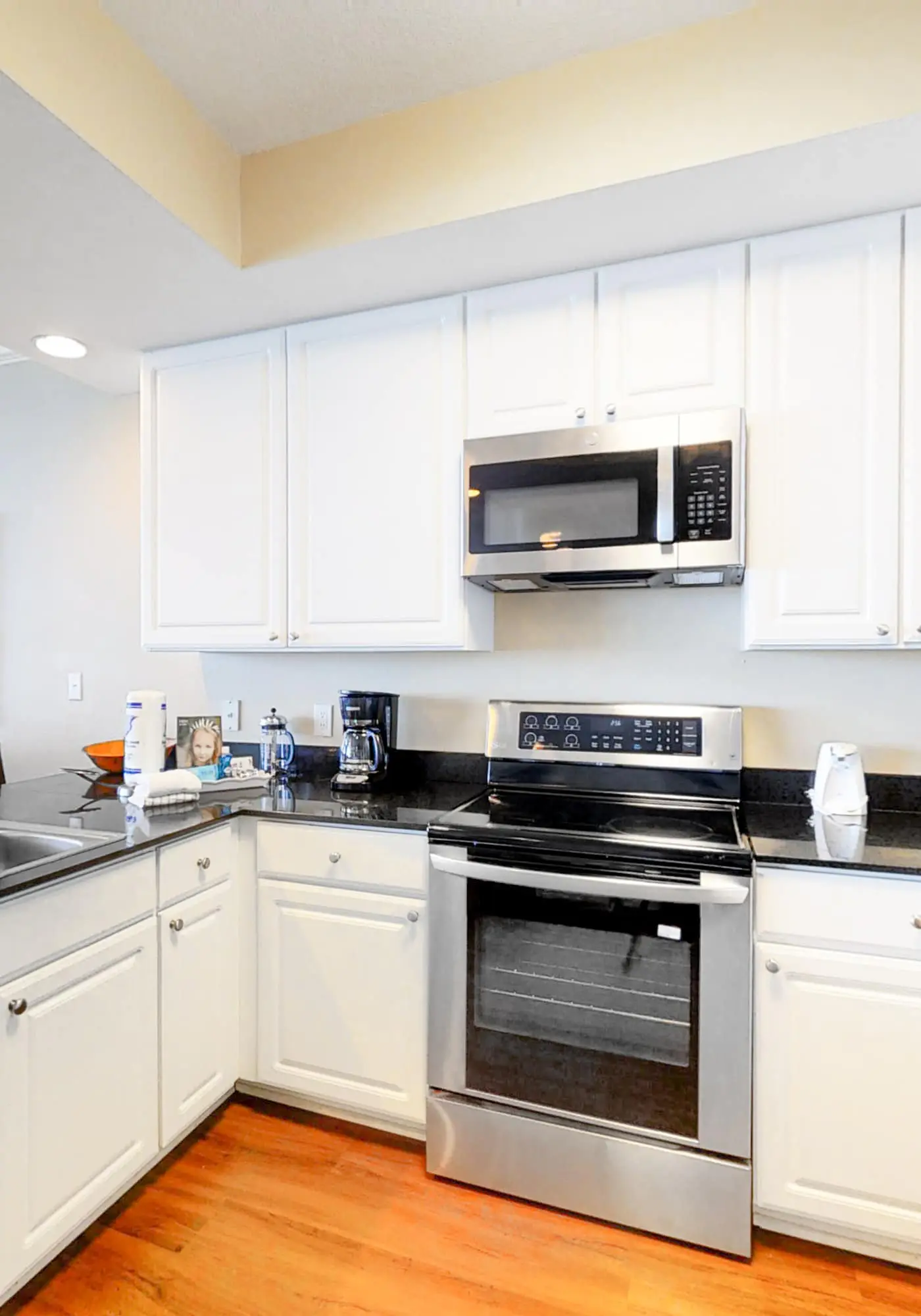 Gulf-front penthouse with pool, sauna, washer,dryer, & central AC