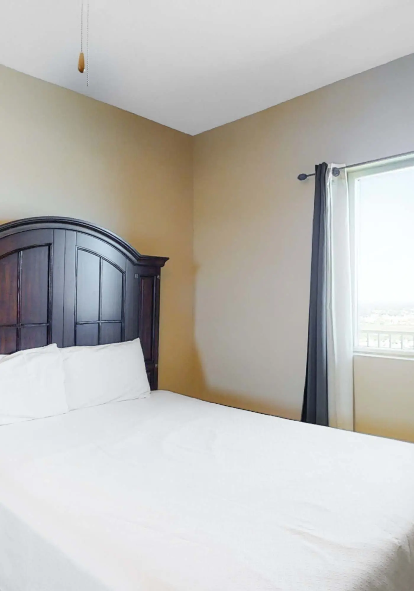 Gulf-front penthouse with pool, sauna, washer,dryer, & central AC