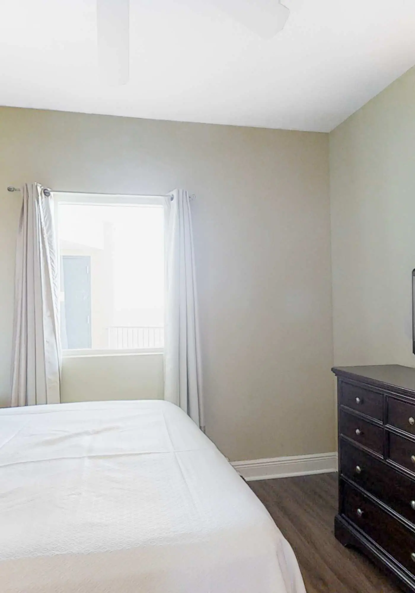 Gulf-front penthouse with pool, sauna, washer,dryer, & central AC