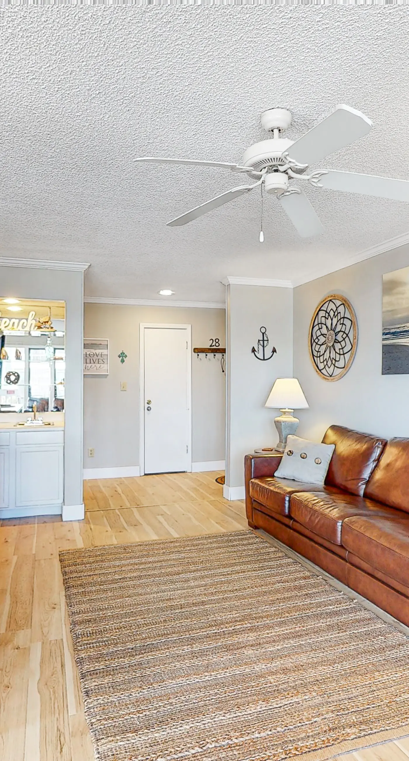 Bright & Beautiful Condo with Shared Pool, Boat & Fishing Pier, Balcony, AC