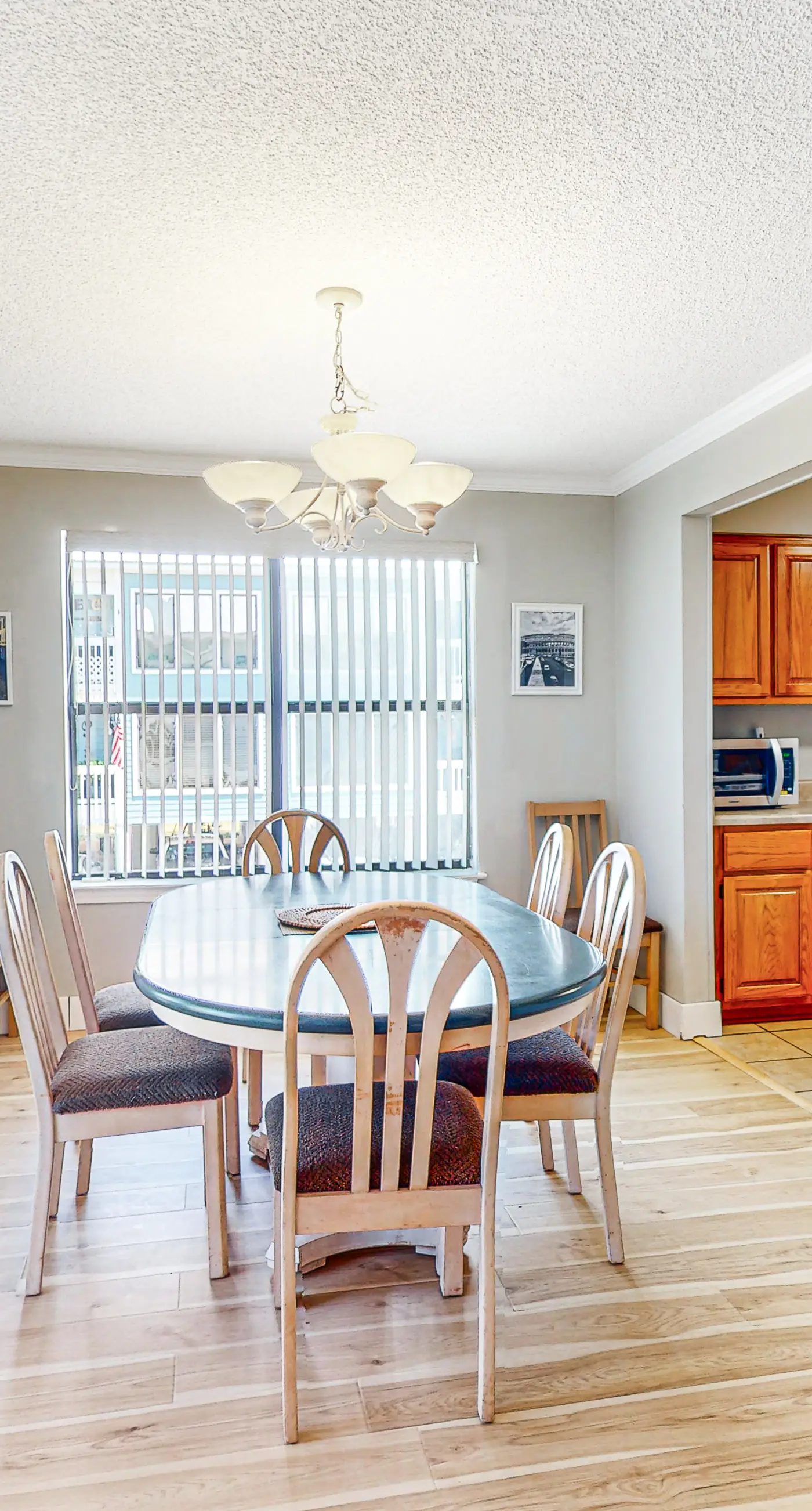 Bright & Beautiful Condo with Shared Pool, Boat & Fishing Pier, Balcony, AC