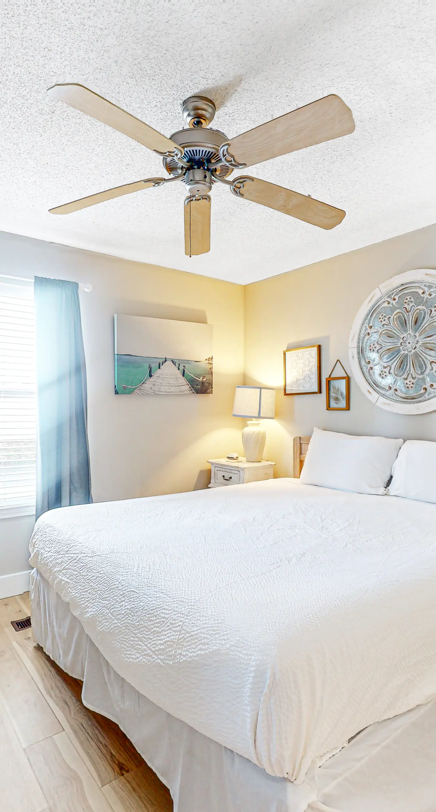 Bright & Beautiful Condo with Shared Pool, Boat & Fishing Pier, Balcony, AC