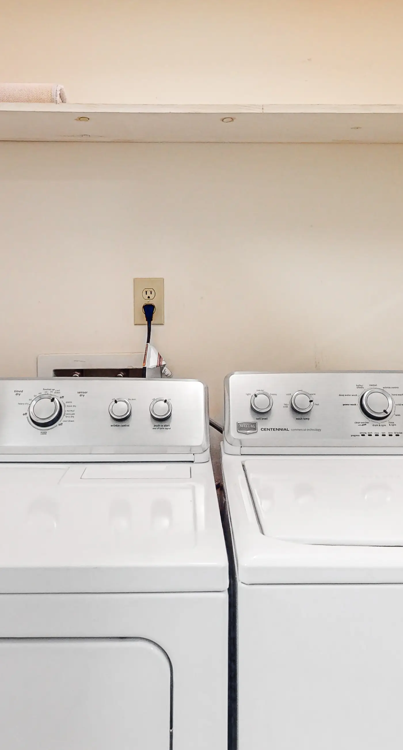 Bright & Beautiful Condo with Shared Pool, Boat & Fishing Pier, Balcony, AC