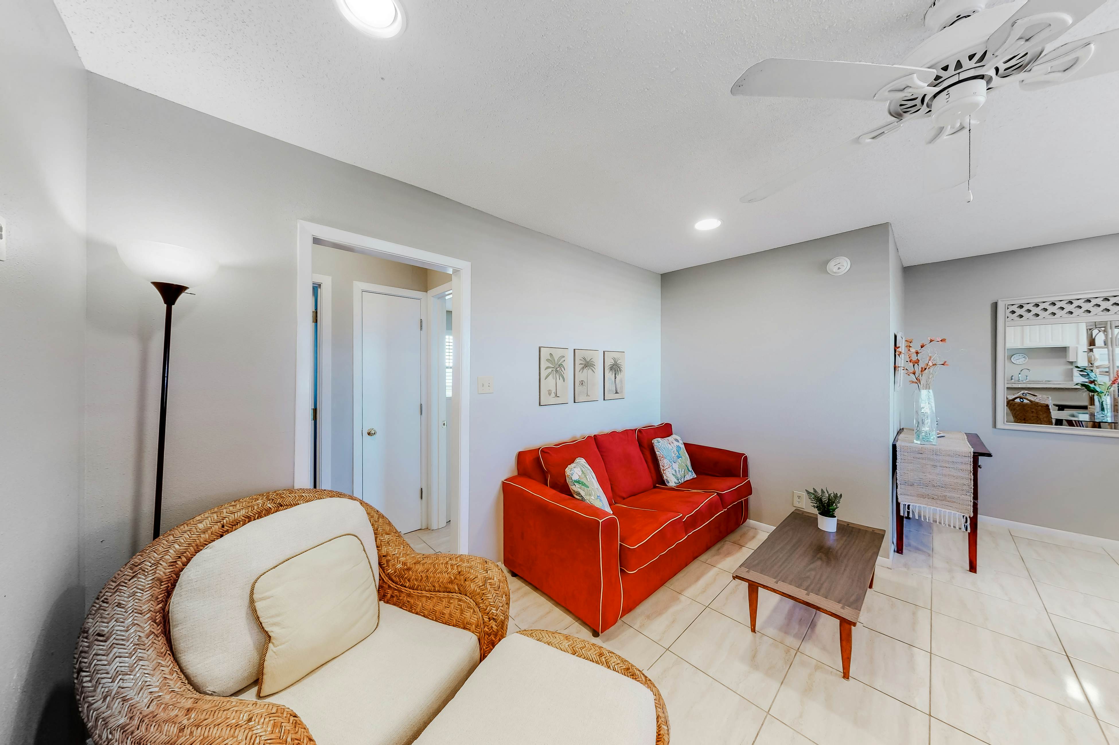 Cozy Coastal Condo Near Beach w/ Shared Pool and Central AC