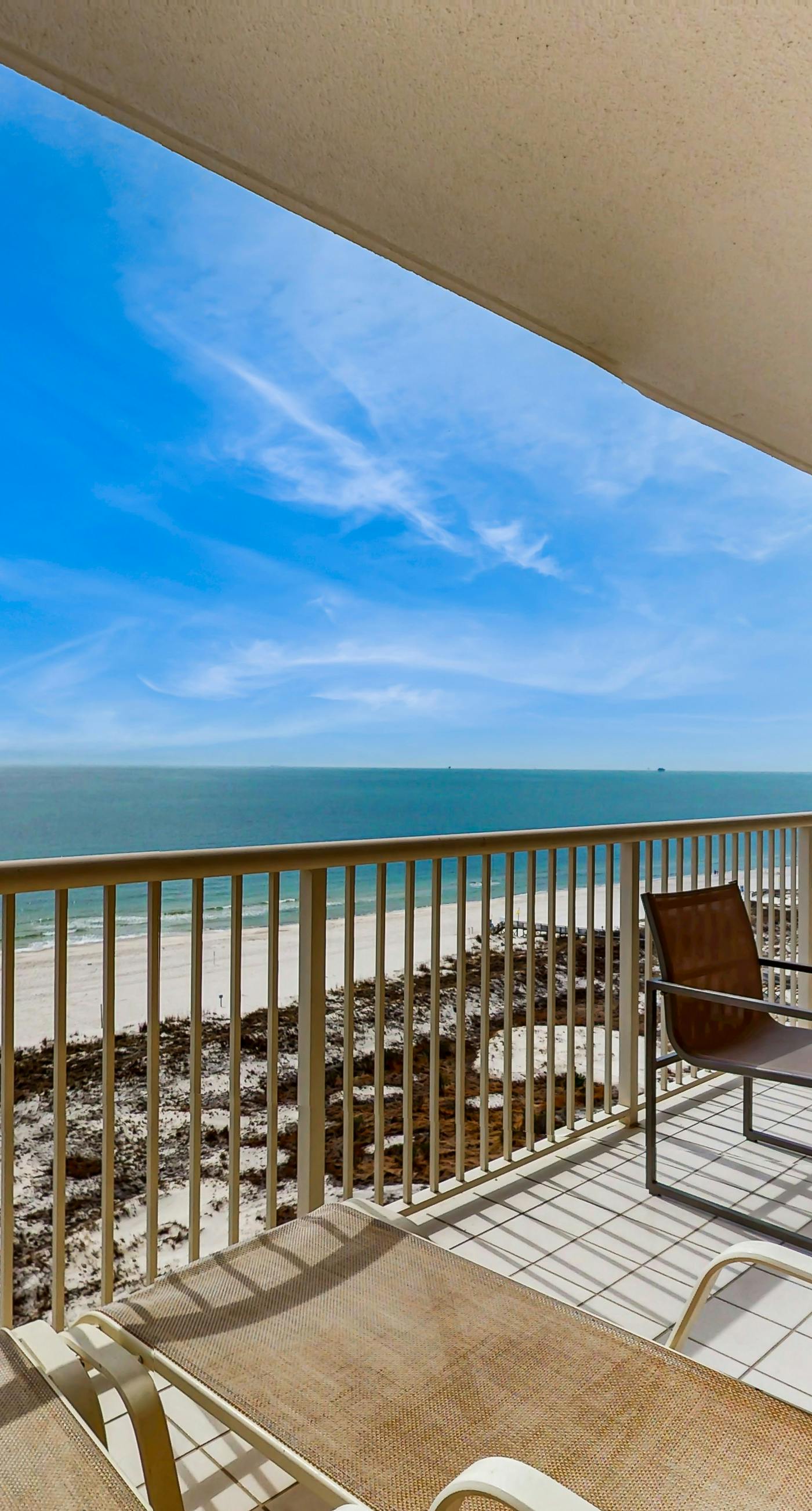 Fantastic Condo on 11th Floor with Gorgeous Views of the Water, Shared Pool,Hot Tub