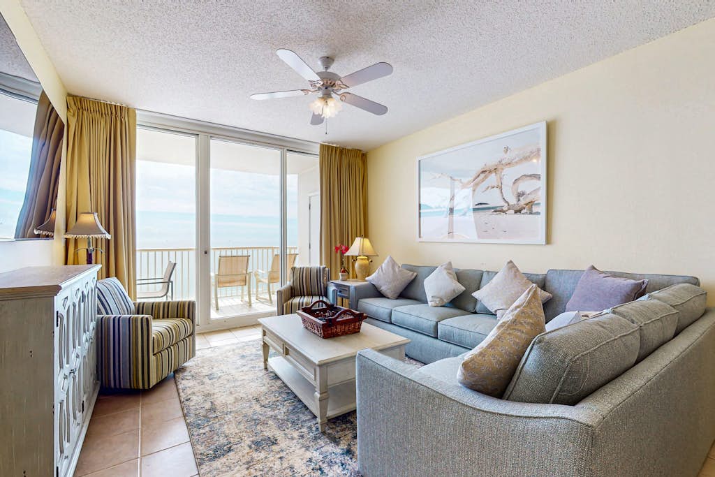 Fantastic Condo on 11th Floor with Gorgeous Views of the Water, Shared Pool,Hot Tub