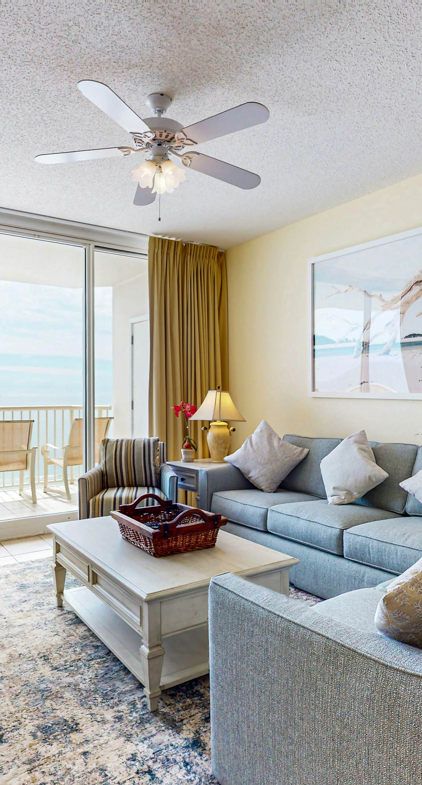 Fantastic Condo on 11th Floor with Gorgeous Views of the Water, Shared Pool,Hot Tub