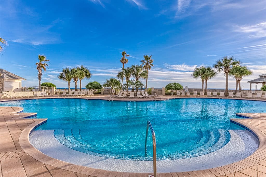 Fantastic Condo on 11th Floor with Gorgeous Views of the Water, Shared Pool,Hot Tub