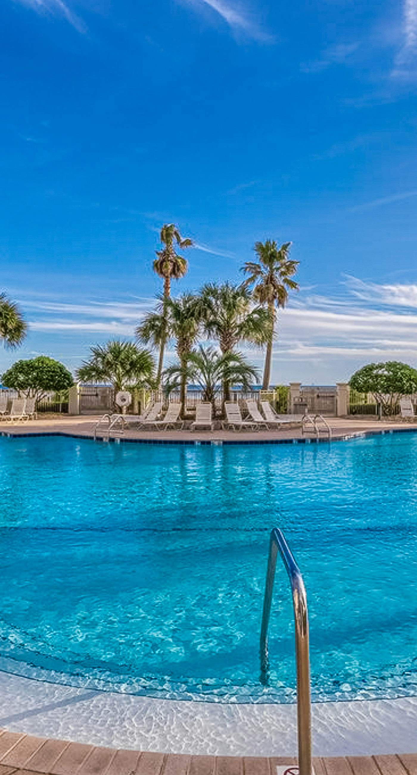 Fantastic Condo on 11th Floor with Gorgeous Views of the Water, Shared Pool,Hot Tub