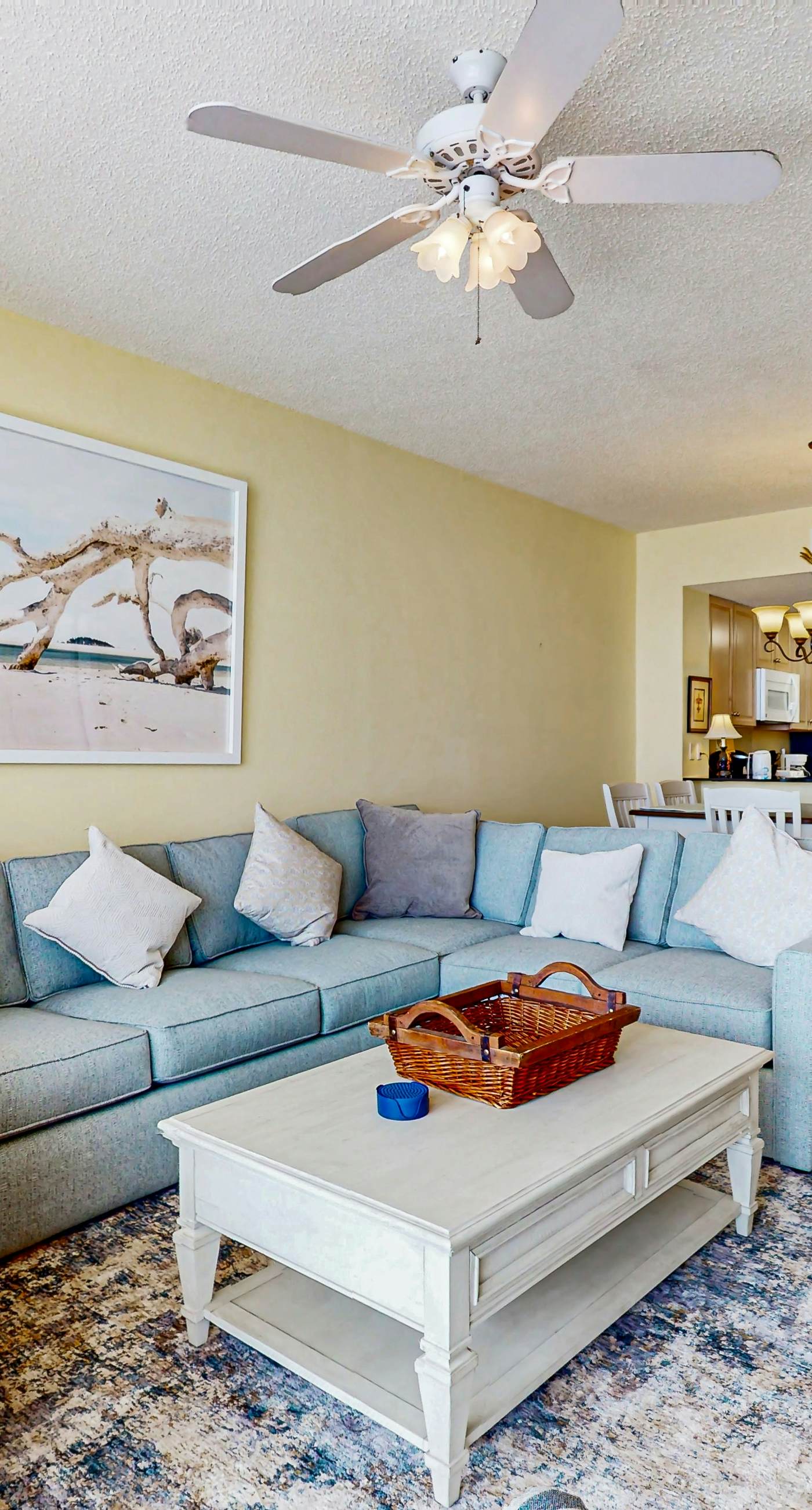 Fantastic Condo on 11th Floor with Gorgeous Views of the Water, Shared Pool,Hot Tub