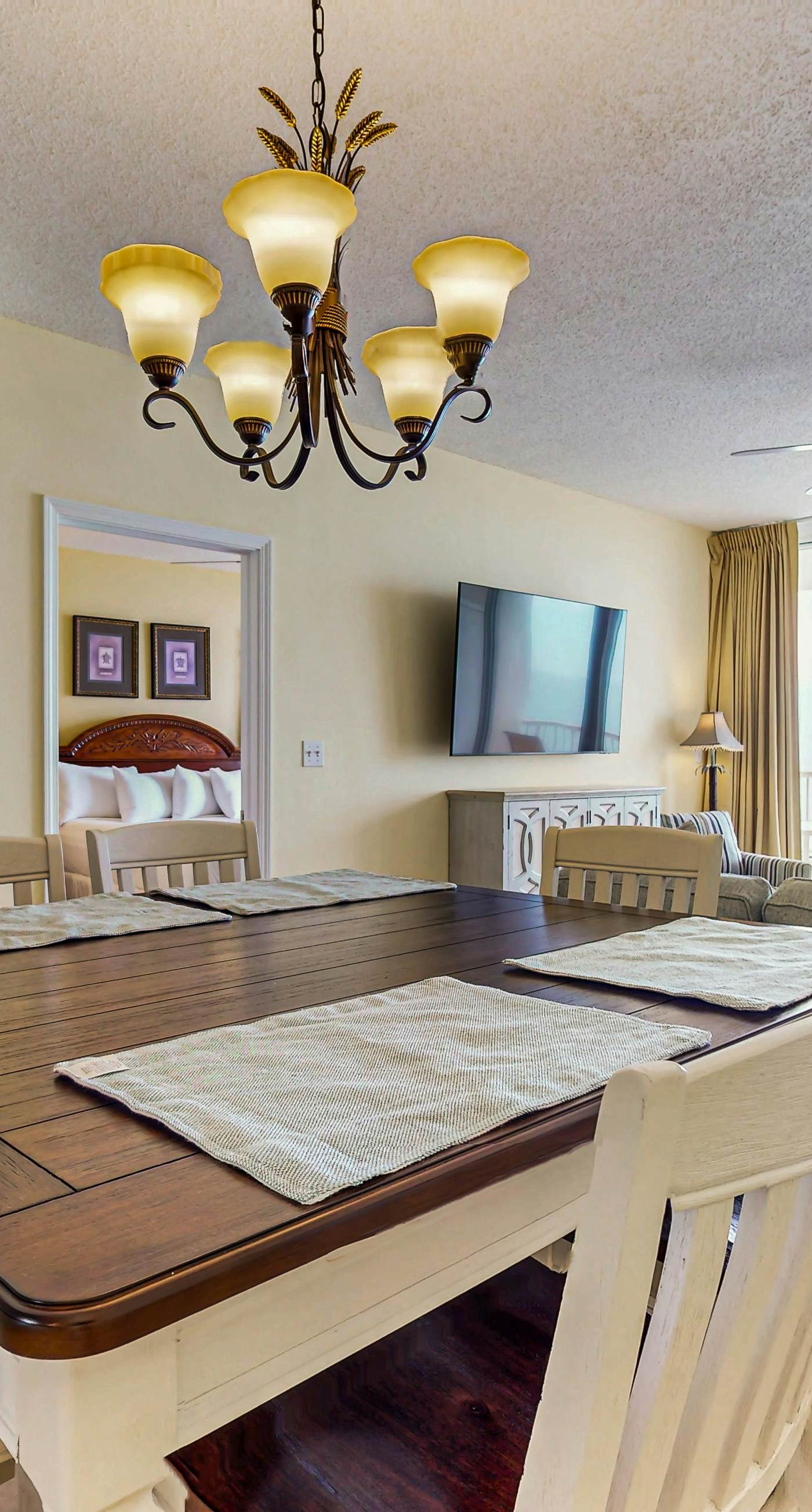 Fantastic Condo on 11th Floor with Gorgeous Views of the Water, Shared Pool,Hot Tub