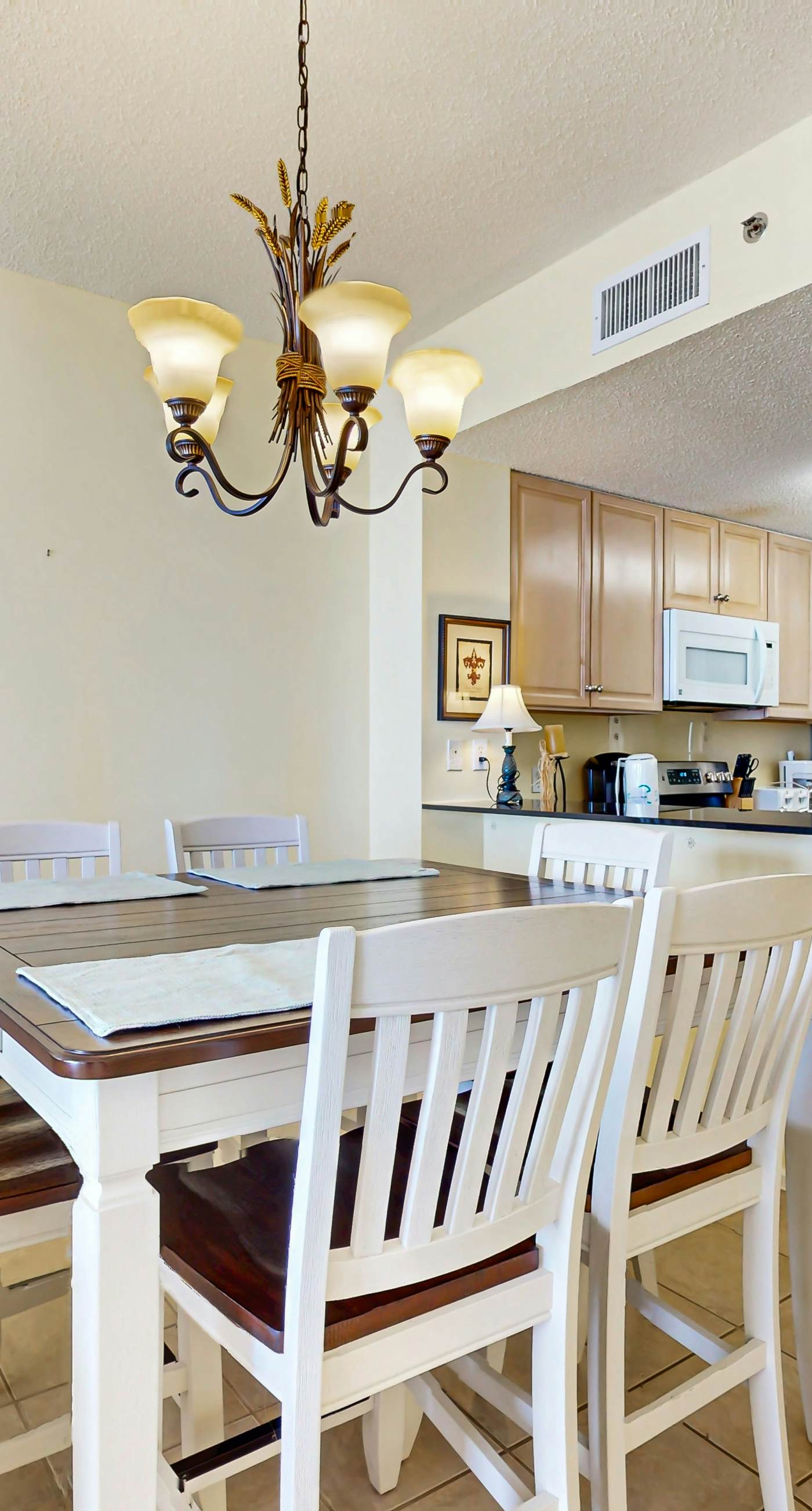 Fantastic Condo on 11th Floor with Gorgeous Views of the Water, Shared Pool,Hot Tub