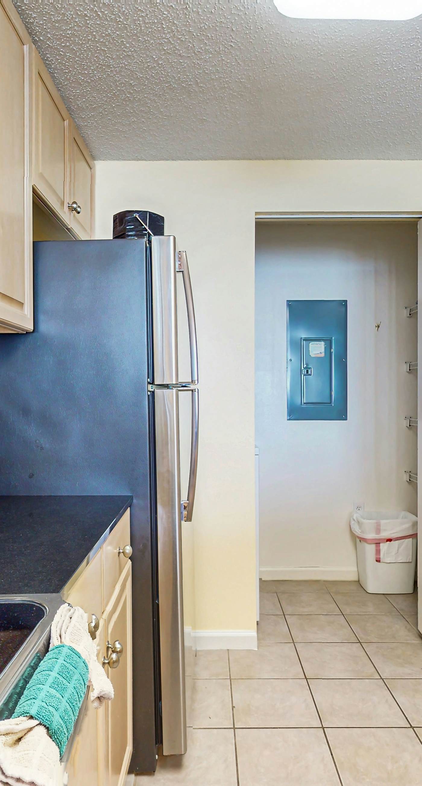 Fantastic Condo on 11th Floor with Gorgeous Views of the Water, Shared Pool,Hot Tub