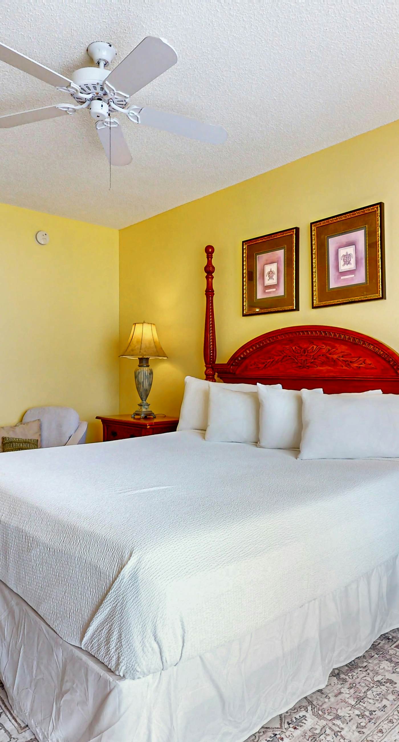 Fantastic Condo on 11th Floor with Gorgeous Views of the Water, Shared Pool,Hot Tub