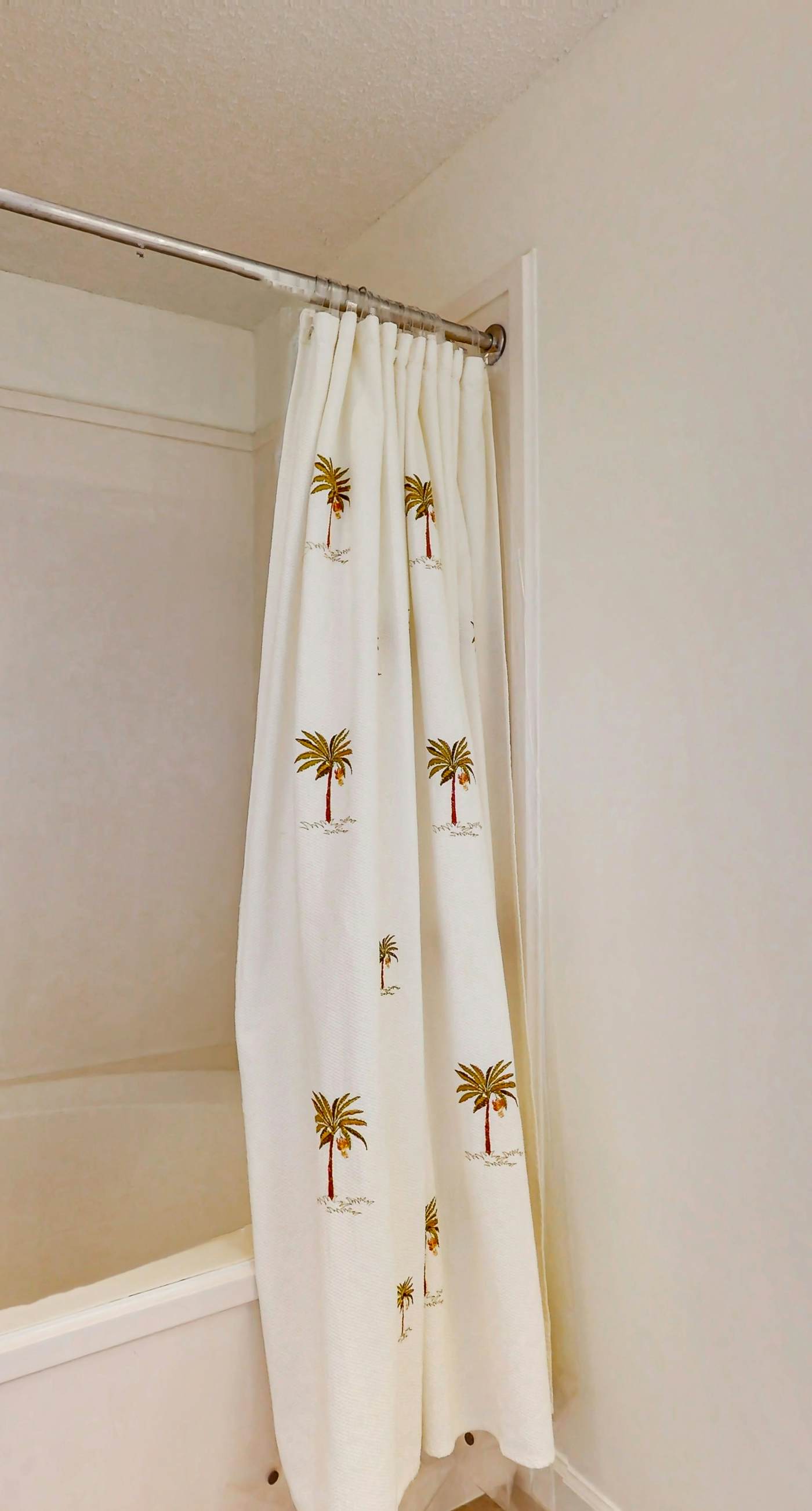 Fantastic Condo on 11th Floor with Gorgeous Views of the Water, Shared Pool,Hot Tub