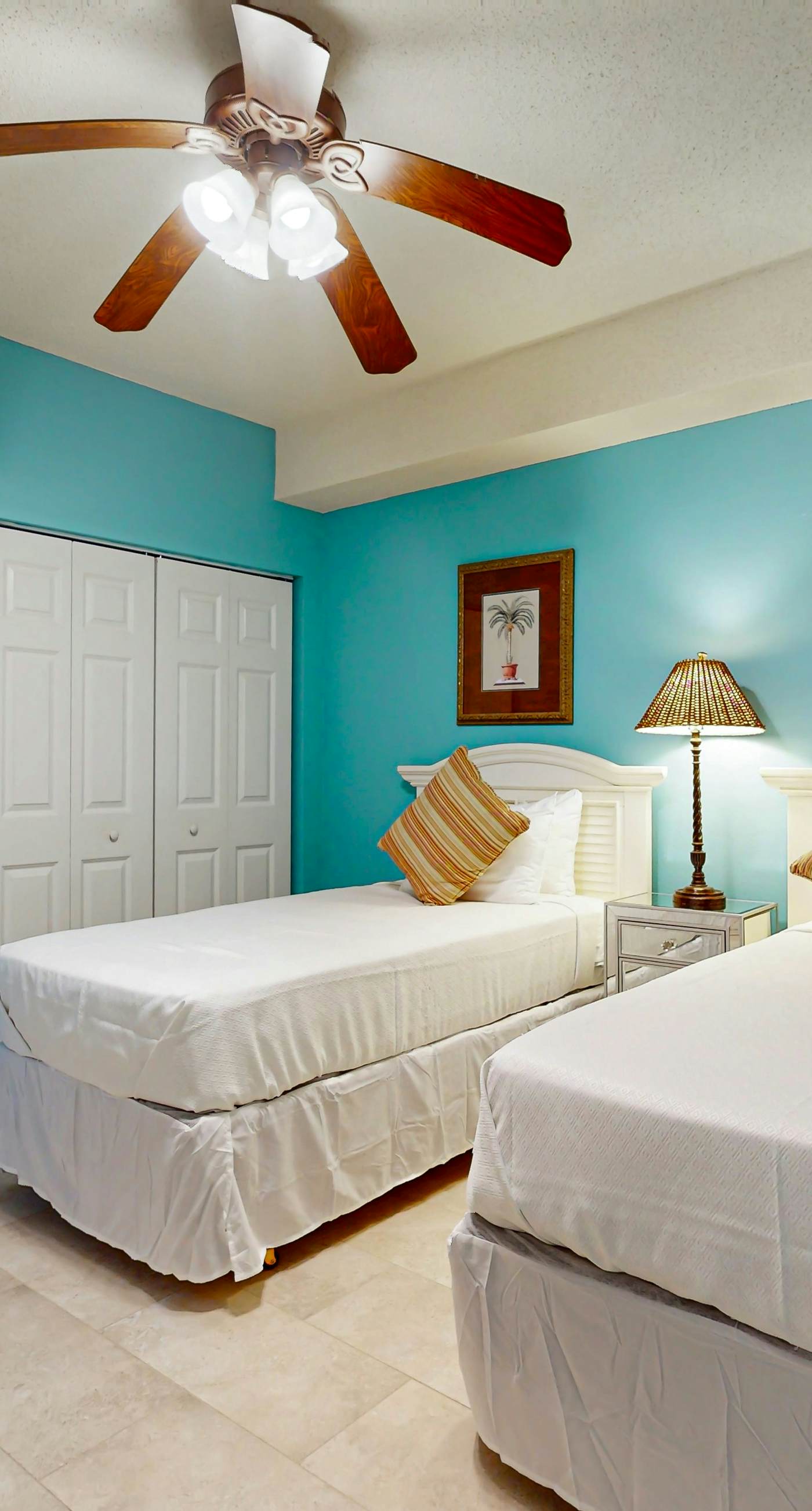 Fantastic Condo on 11th Floor with Gorgeous Views of the Water, Shared Pool,Hot Tub