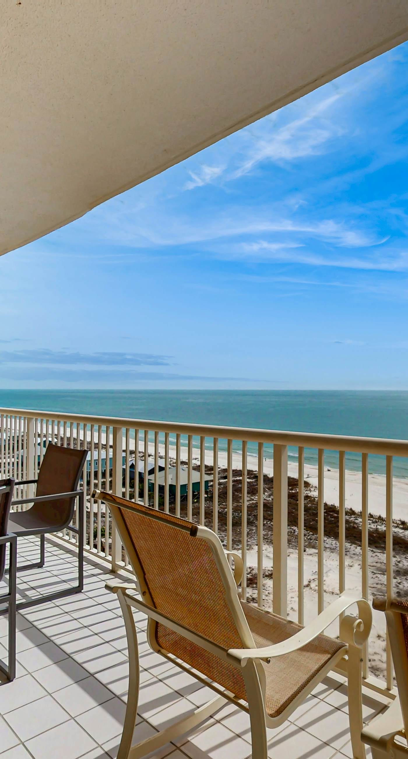 Fantastic Condo on 11th Floor with Gorgeous Views of the Water, Shared Pool,Hot Tub