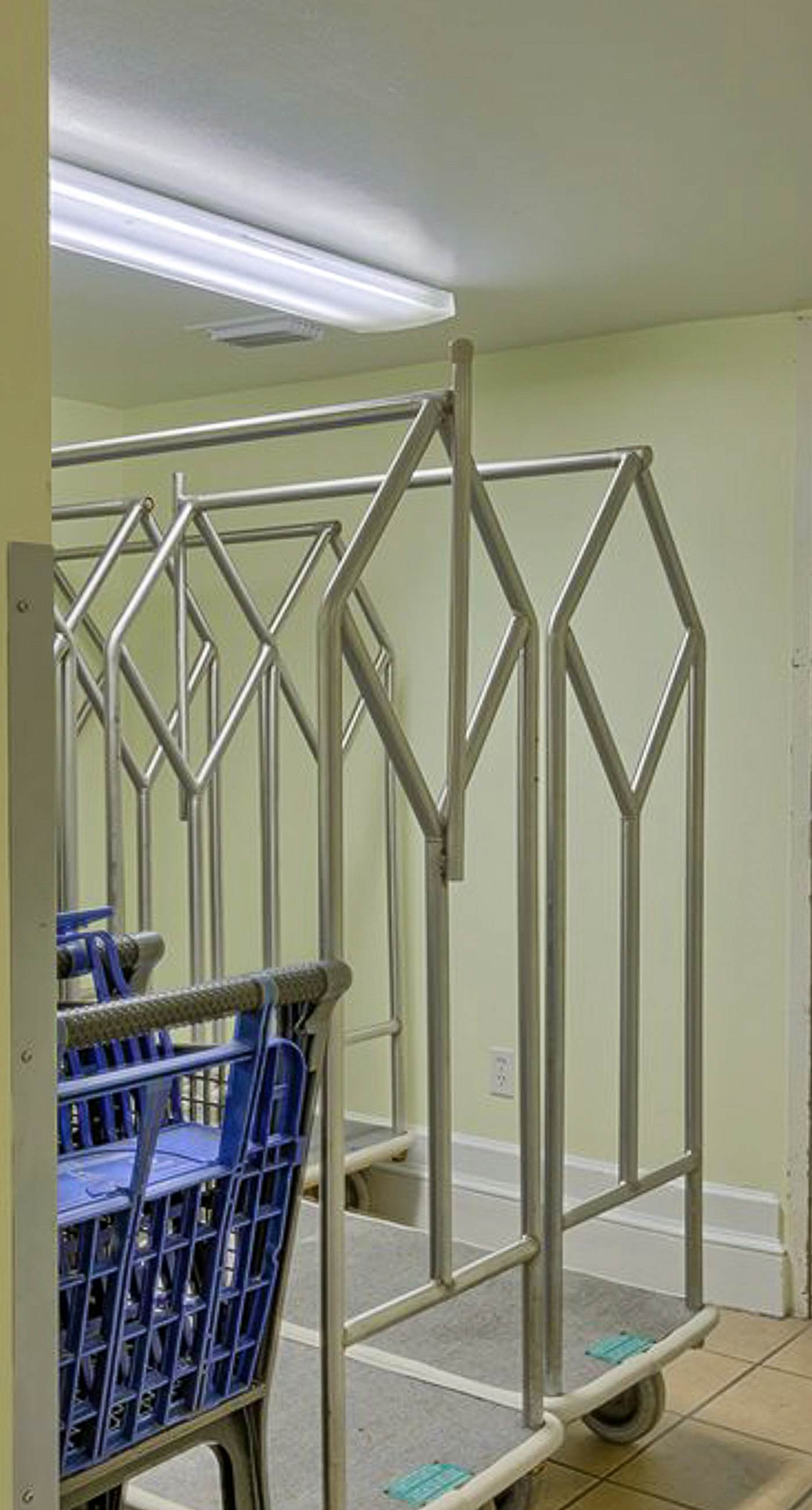 Fantastic Condo on 11th Floor with Gorgeous Views of the Water, Shared Pool,Hot Tub