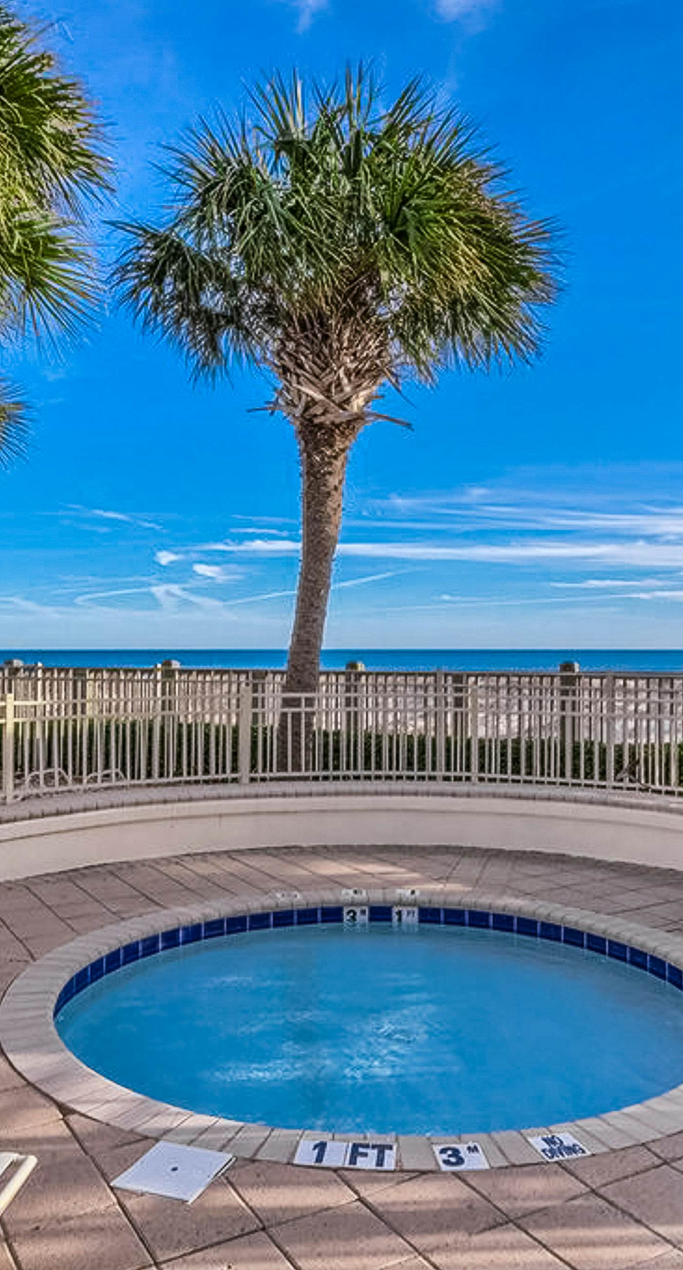 Fantastic Condo on 11th Floor with Gorgeous Views of the Water, Shared Pool,Hot Tub