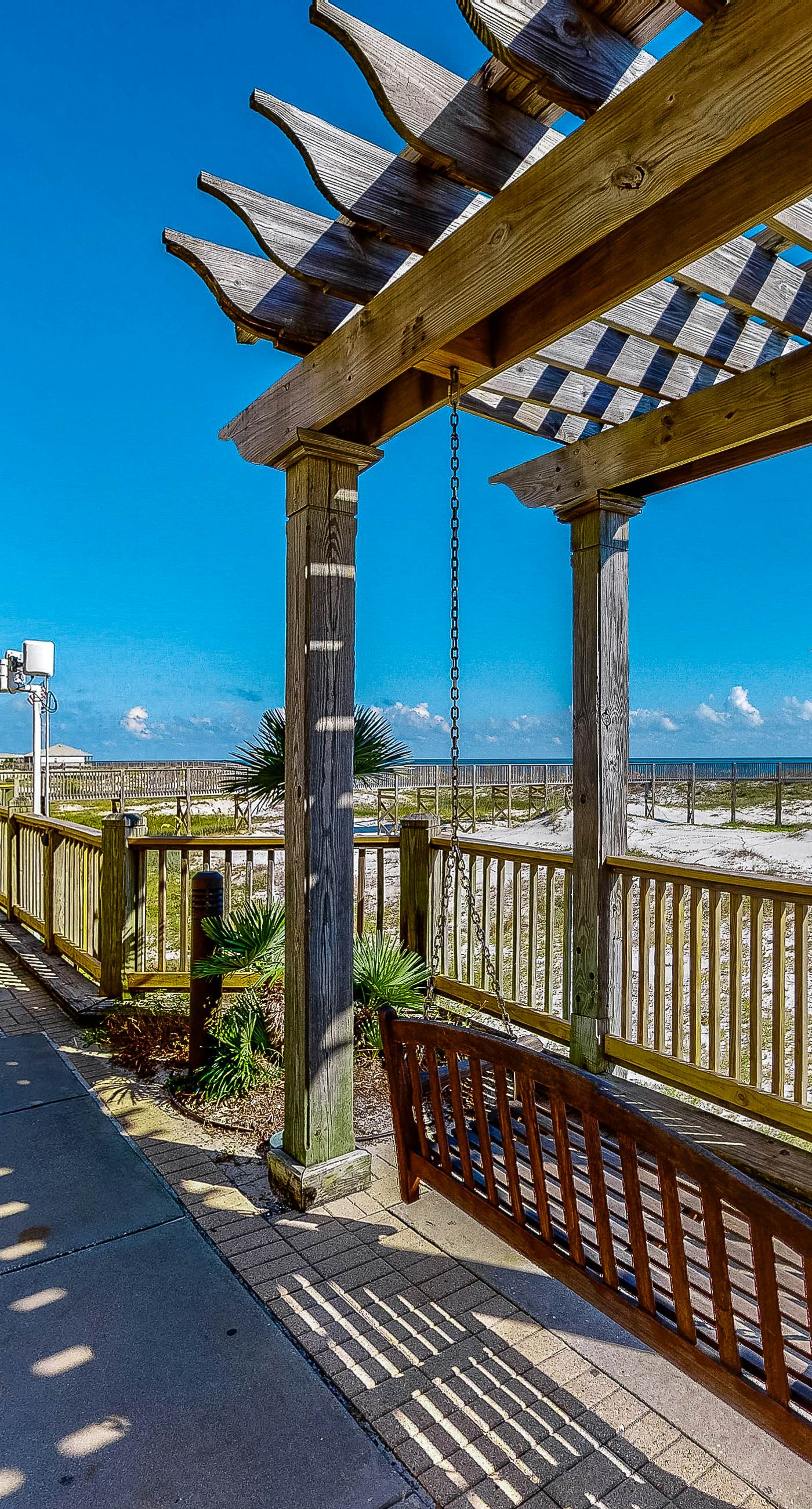 Fantastic Condo on 11th Floor with Gorgeous Views of the Water, Shared Pool,Hot Tub