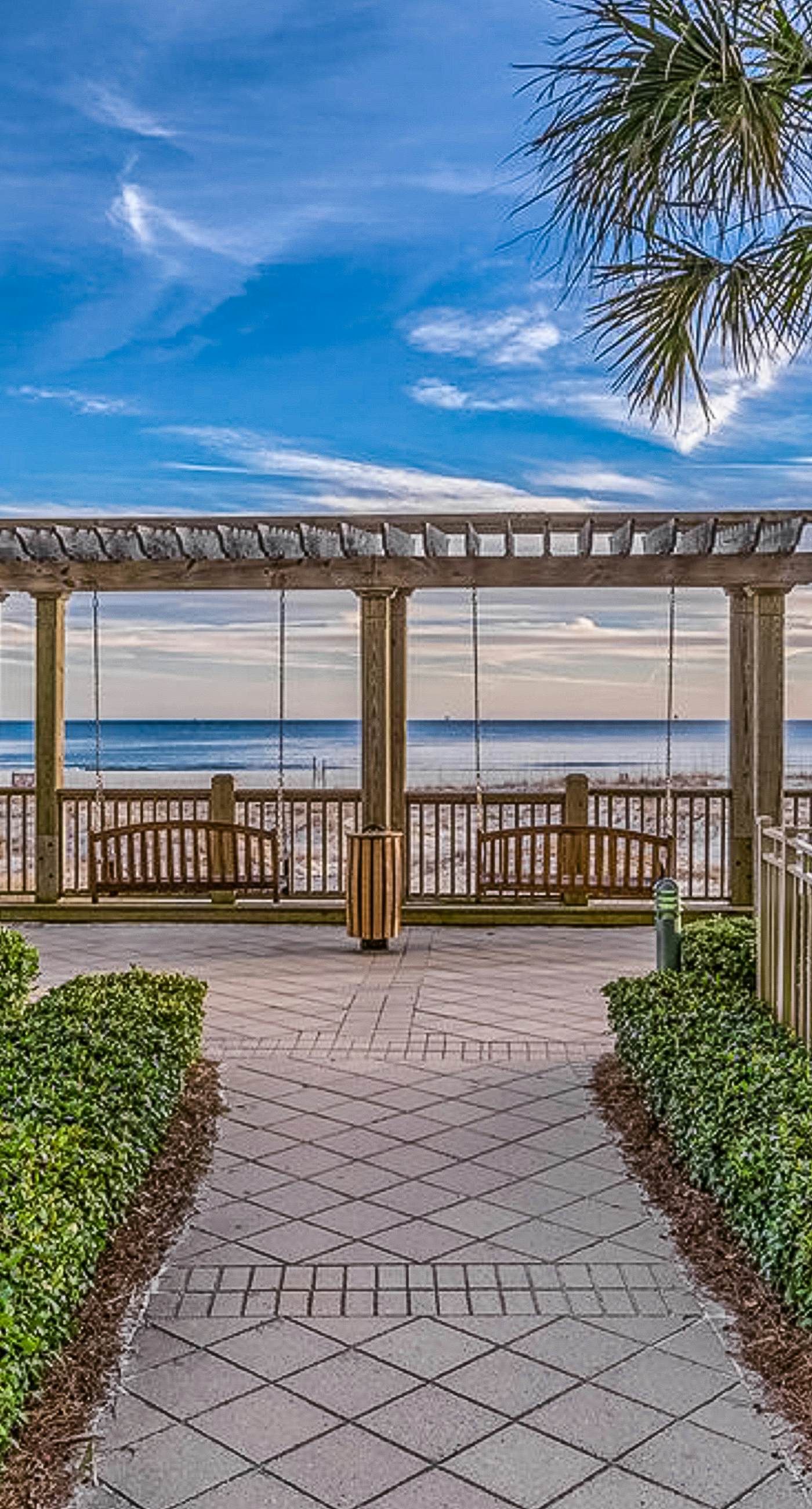 Fantastic Condo on 11th Floor with Gorgeous Views of the Water, Shared Pool,Hot Tub