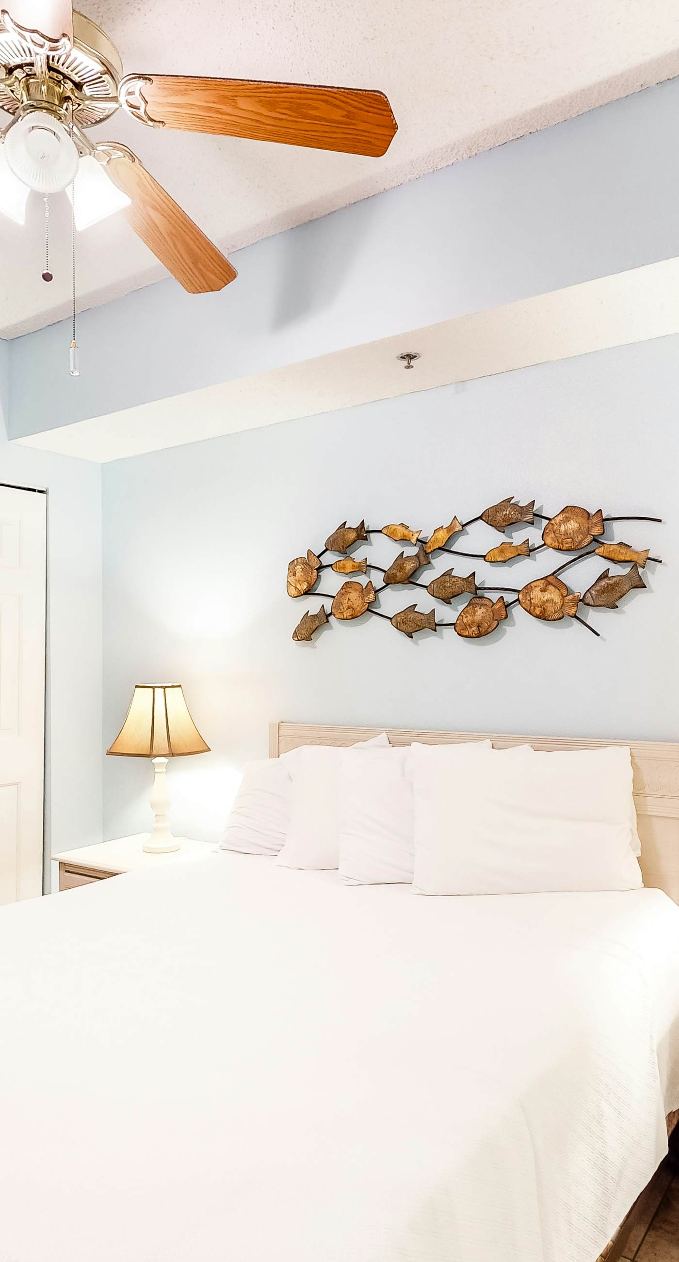 Bright and Nicely Decorated Condo in Gulf-Front Condo w/Shared Pool, WiFi