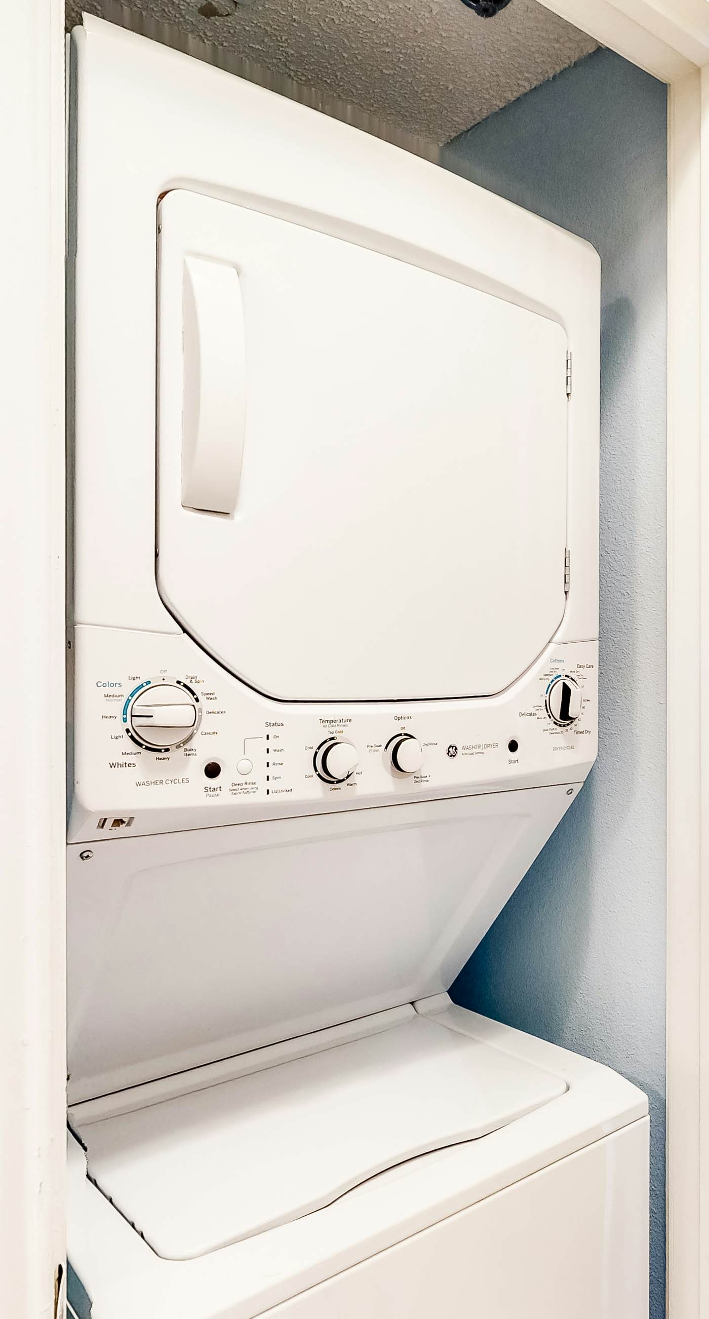 Bright and Nicely Decorated Condo in Gulf-Front Condo w/Shared Pool, WiFi