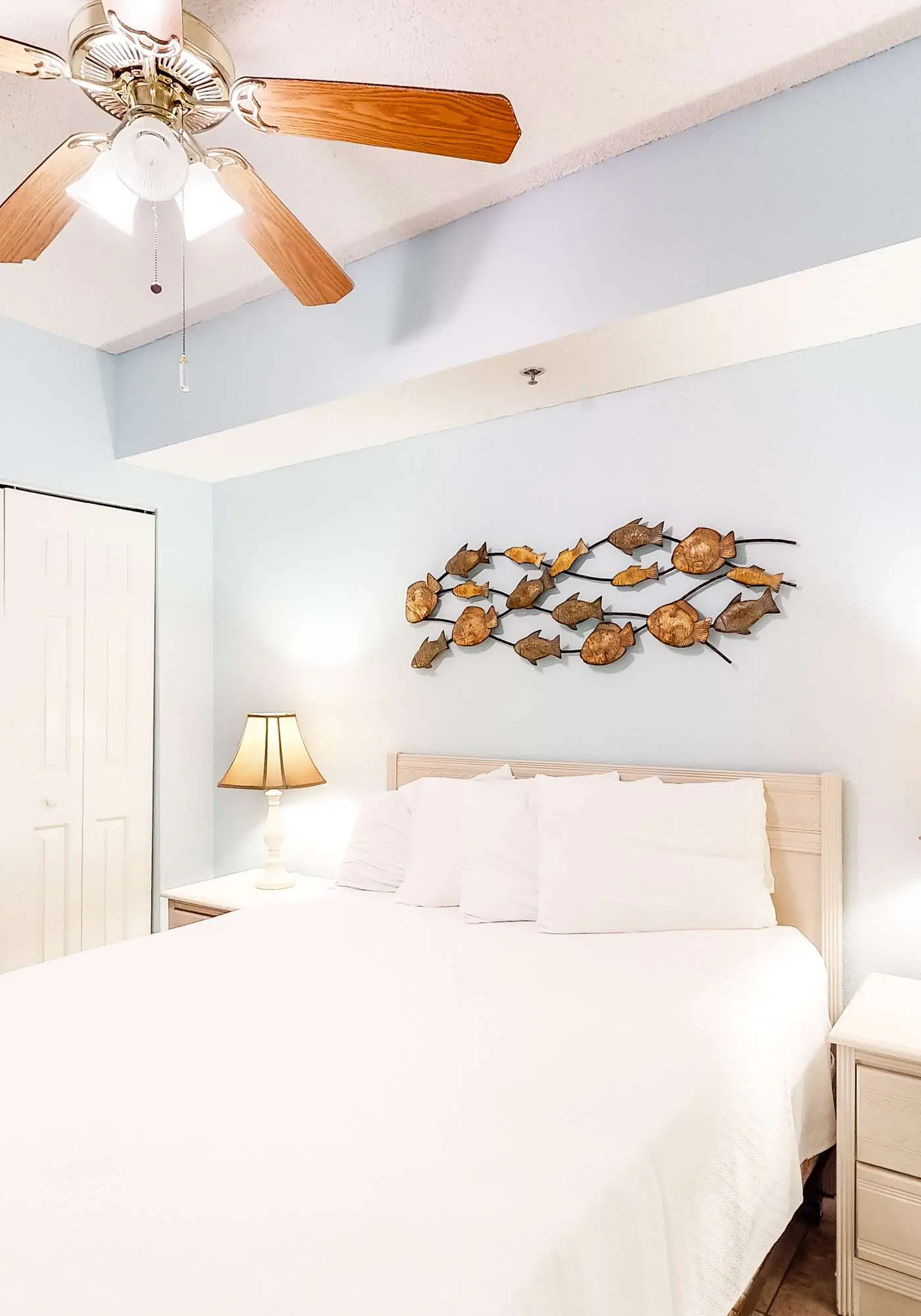 Bright and Nicely Decorated Condo in Gulf-Front Condo w/Shared Pool, WiFi