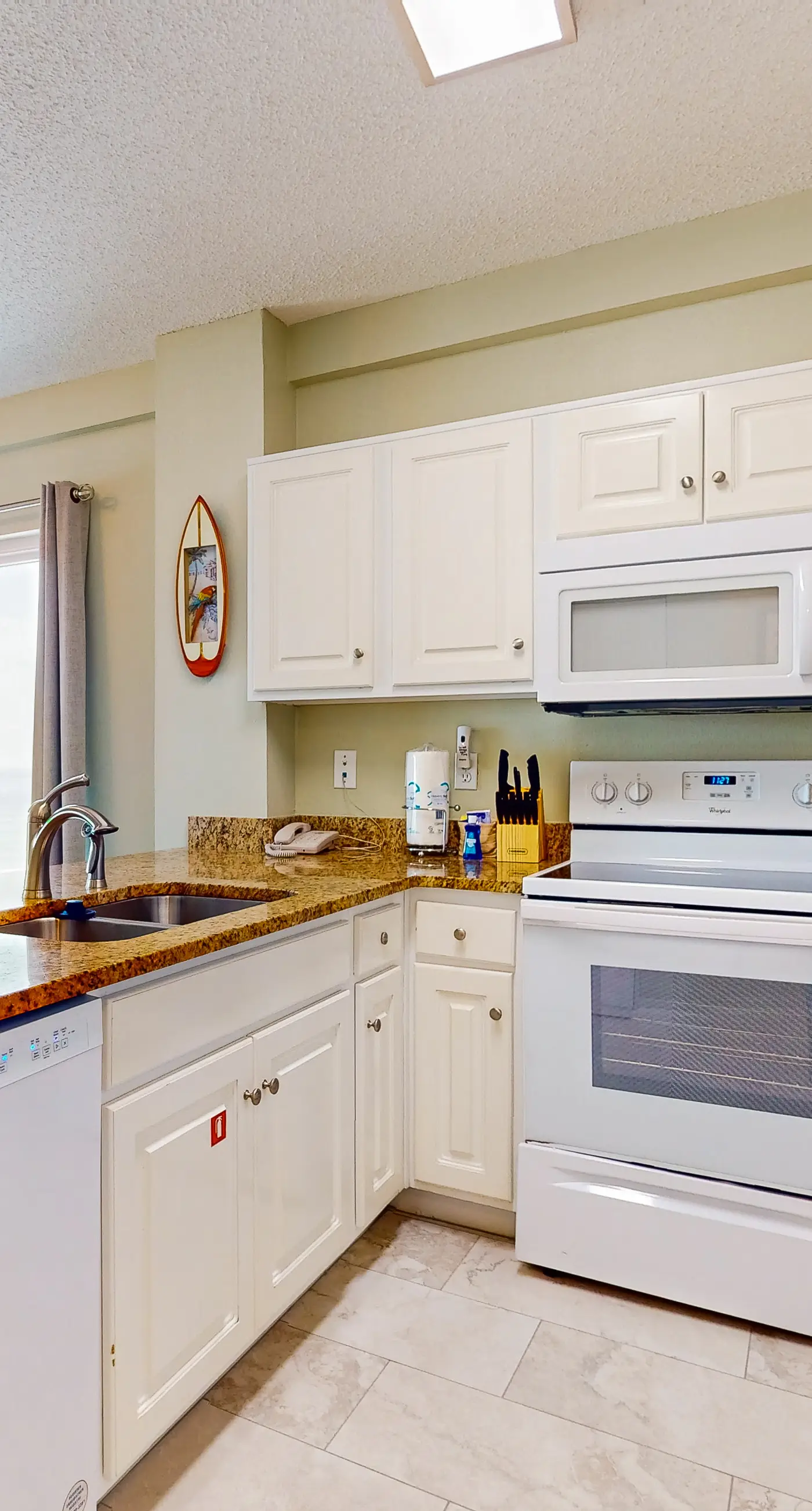 Cozy Condo in Gulf-Front Complex w/Free WiFi, Shared Pool, Central AC, Elevator