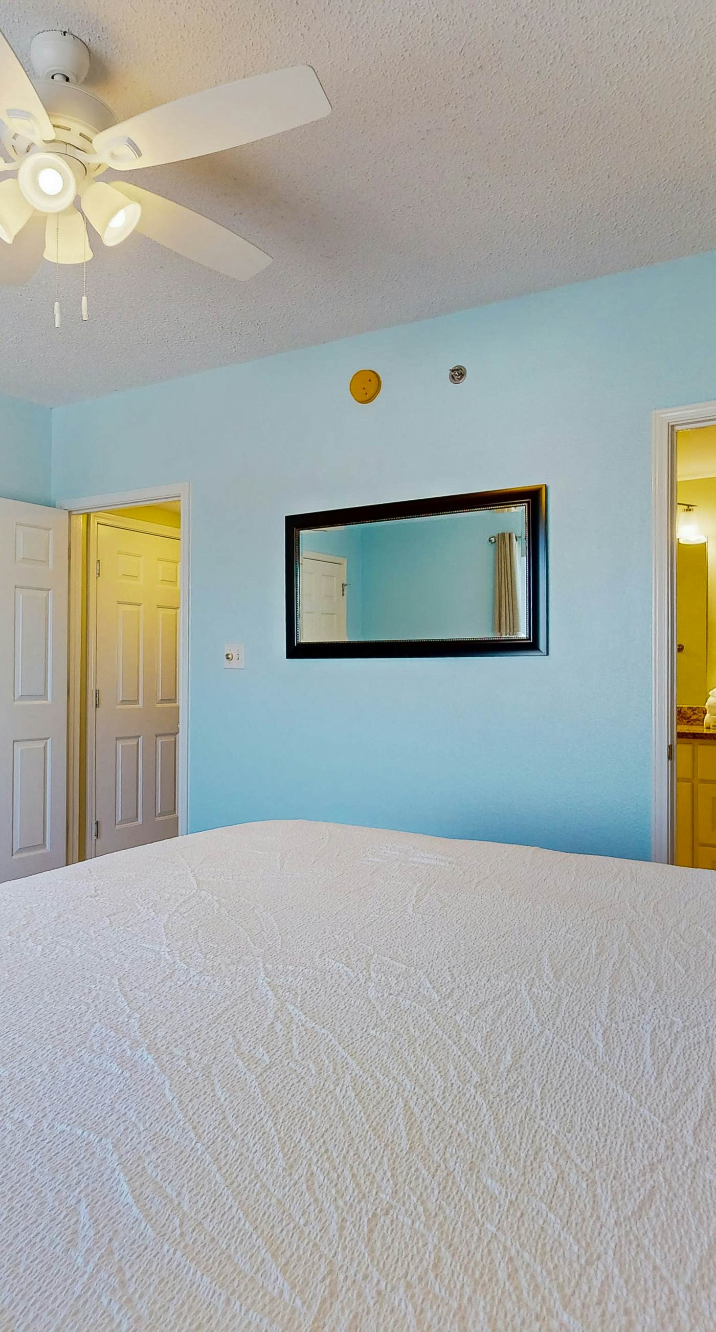 Cozy Condo in Gulf-Front Complex w/Free WiFi, Shared Pool, Central AC, Elevator