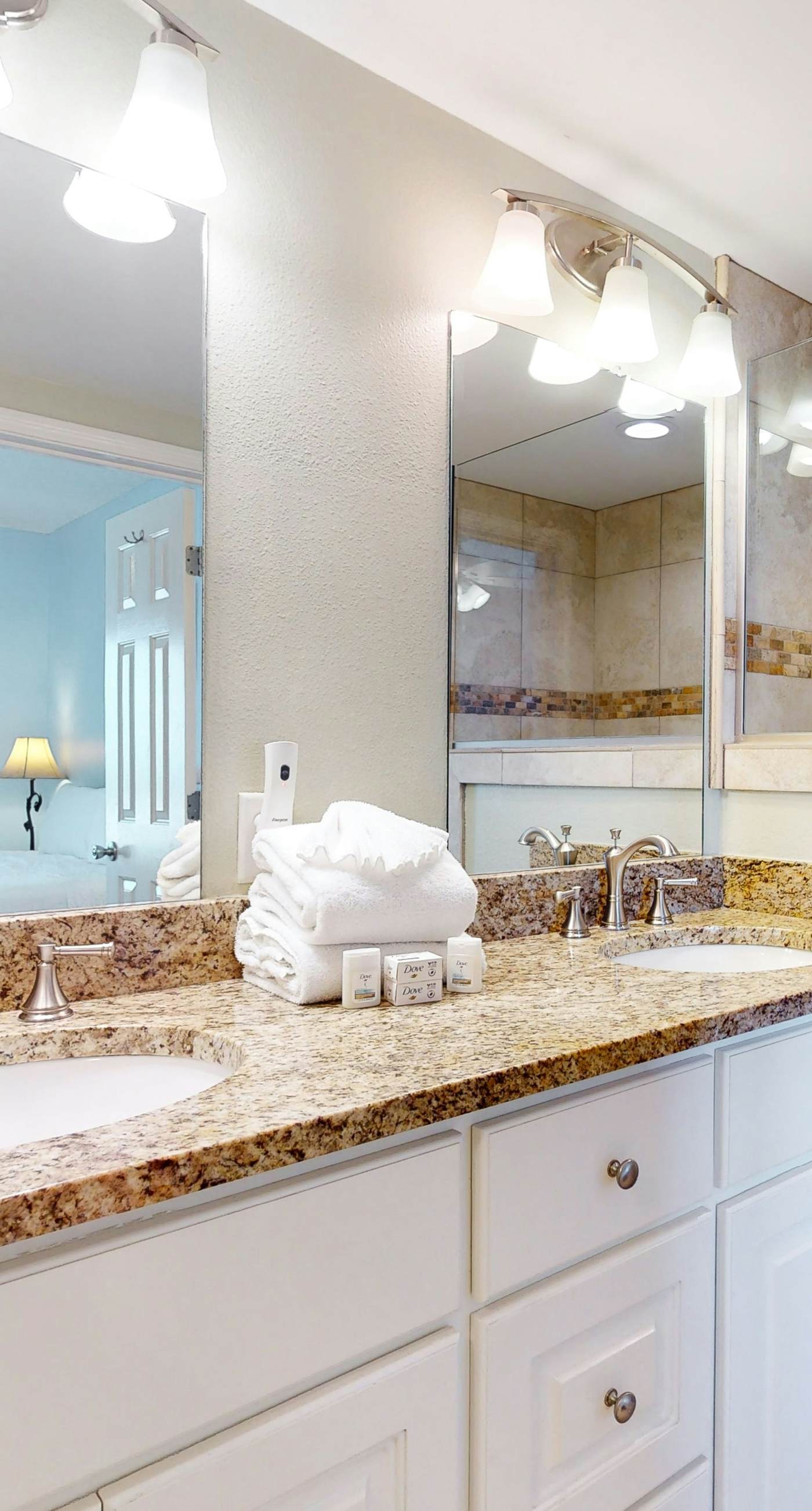 Cozy Condo in Gulf-Front Complex w/Free WiFi, Shared Pool, Central AC, Elevator