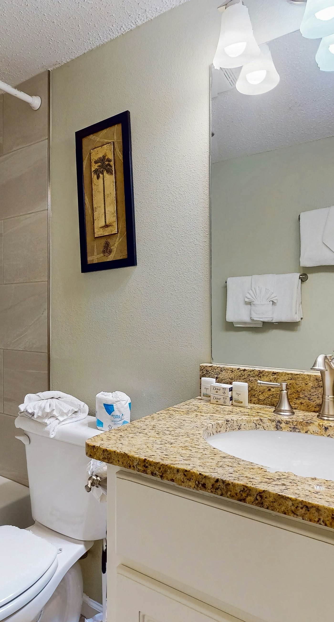 Cozy Condo in Gulf-Front Complex w/Free WiFi, Shared Pool, Central AC, Elevator