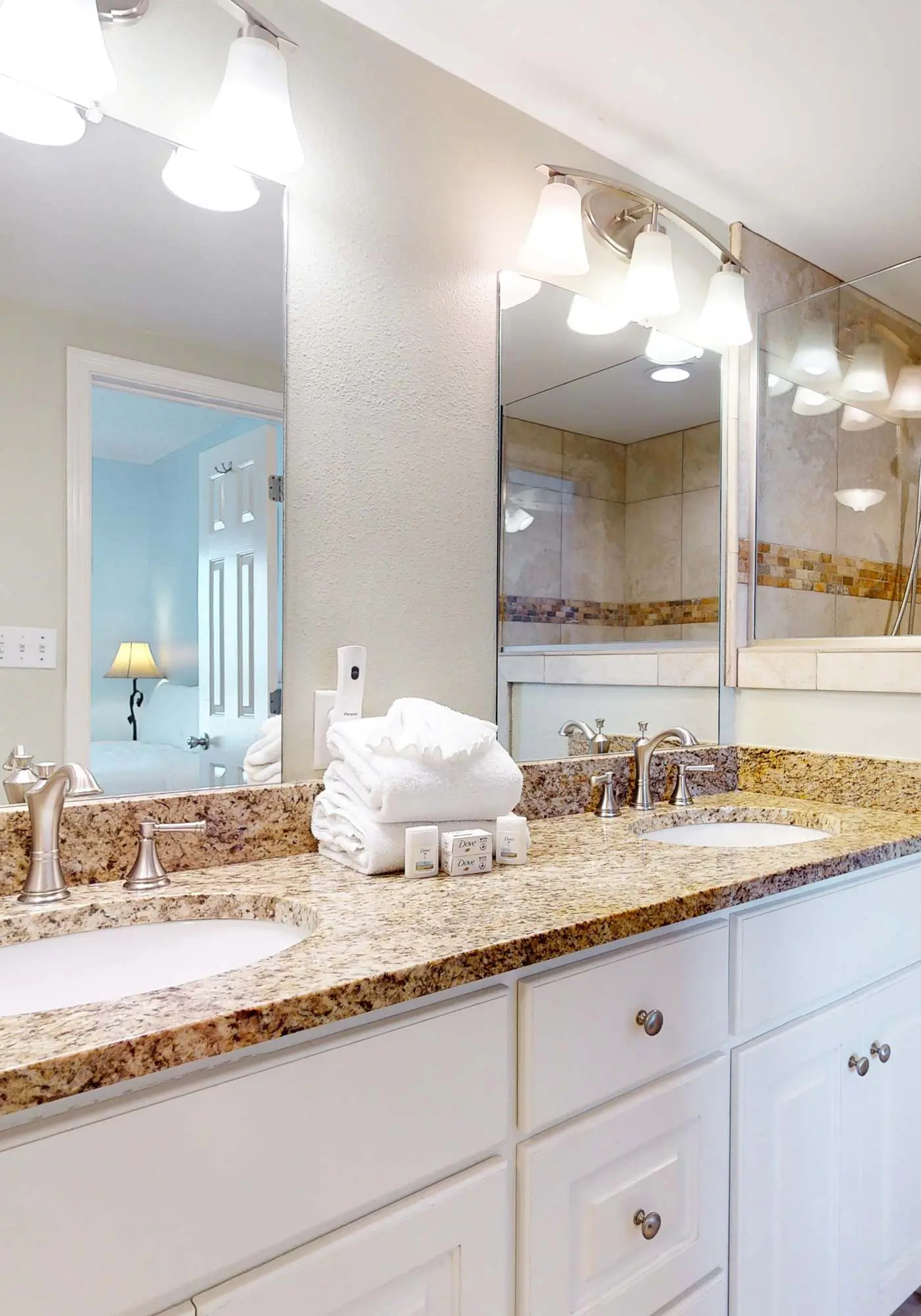 Cozy Condo in Gulf-Front Complex w/Free WiFi, Shared Pool, Central AC, Elevator