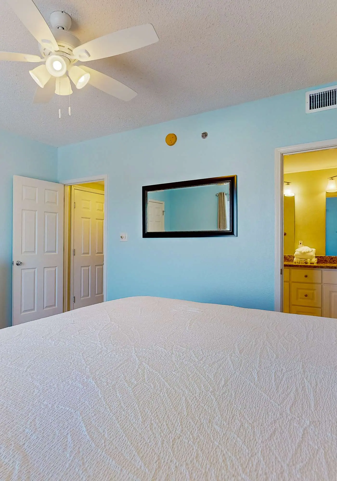 Cozy Condo in Gulf-Front Complex w/Free WiFi, Shared Pool, Central AC, Elevator