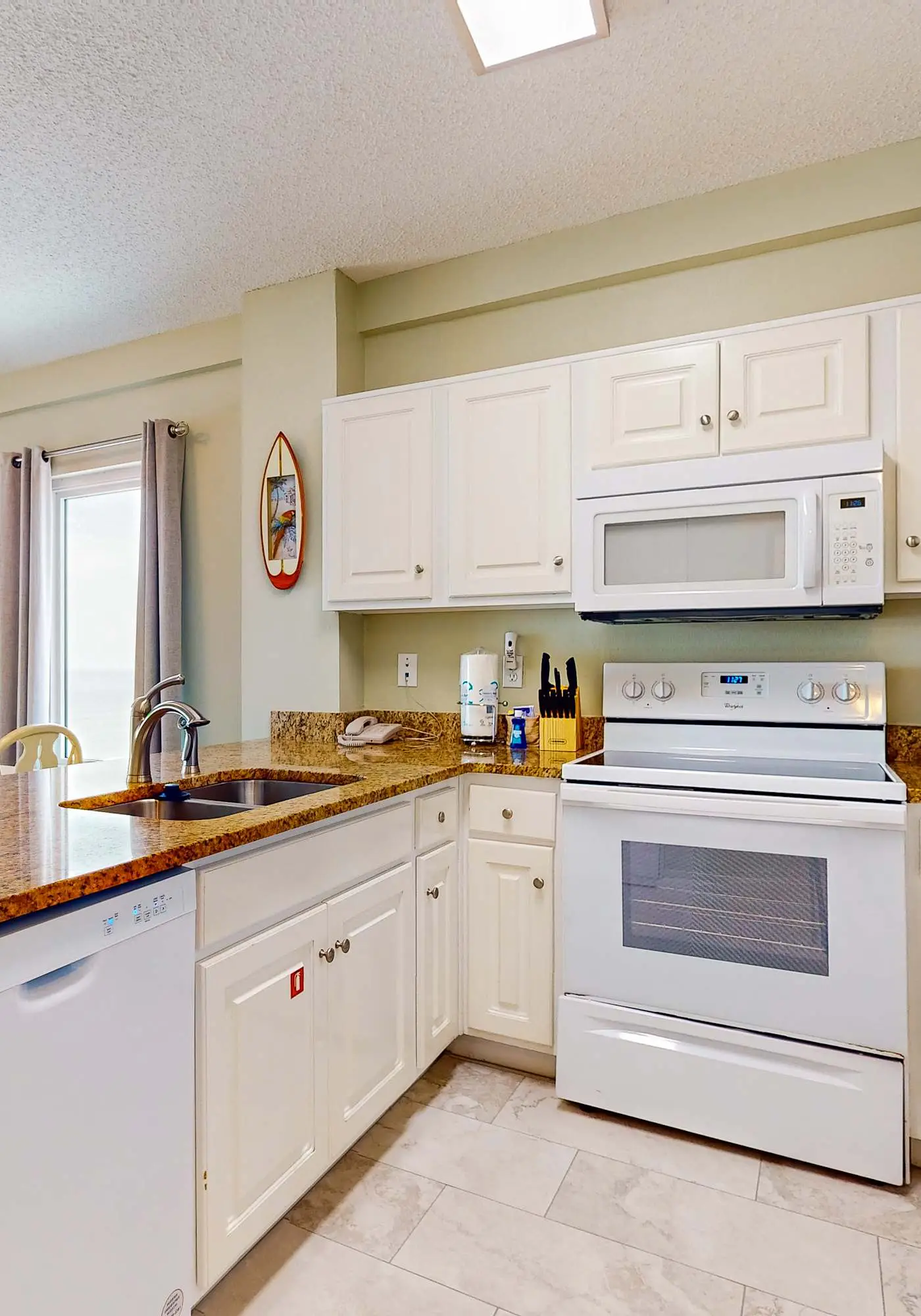 Cozy Condo in Gulf-Front Complex w/Free WiFi, Shared Pool, Central AC, Elevator