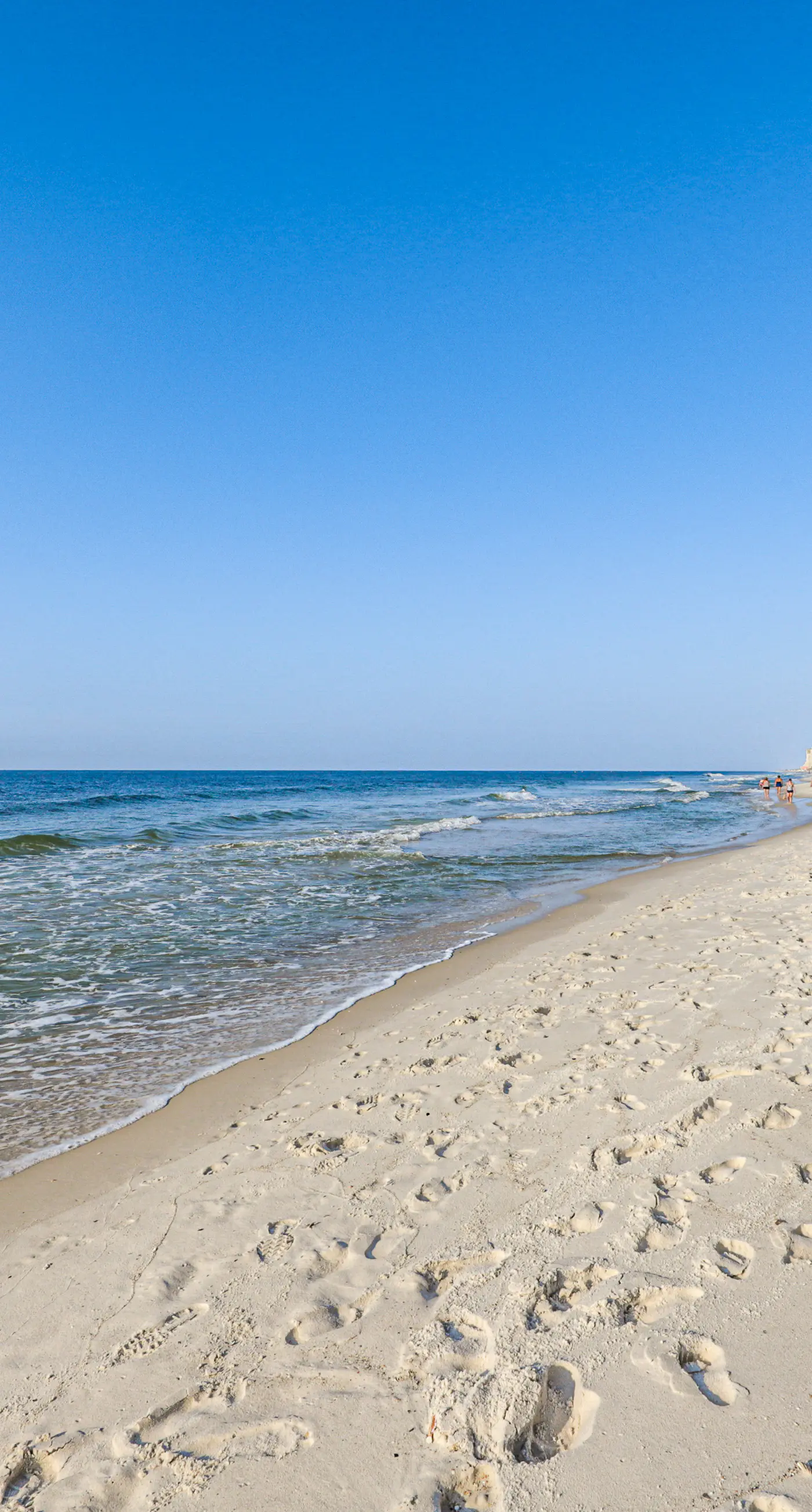 Waterfront condo with pool, hot tub, sauna, central AC, washer/dryer, & balcony