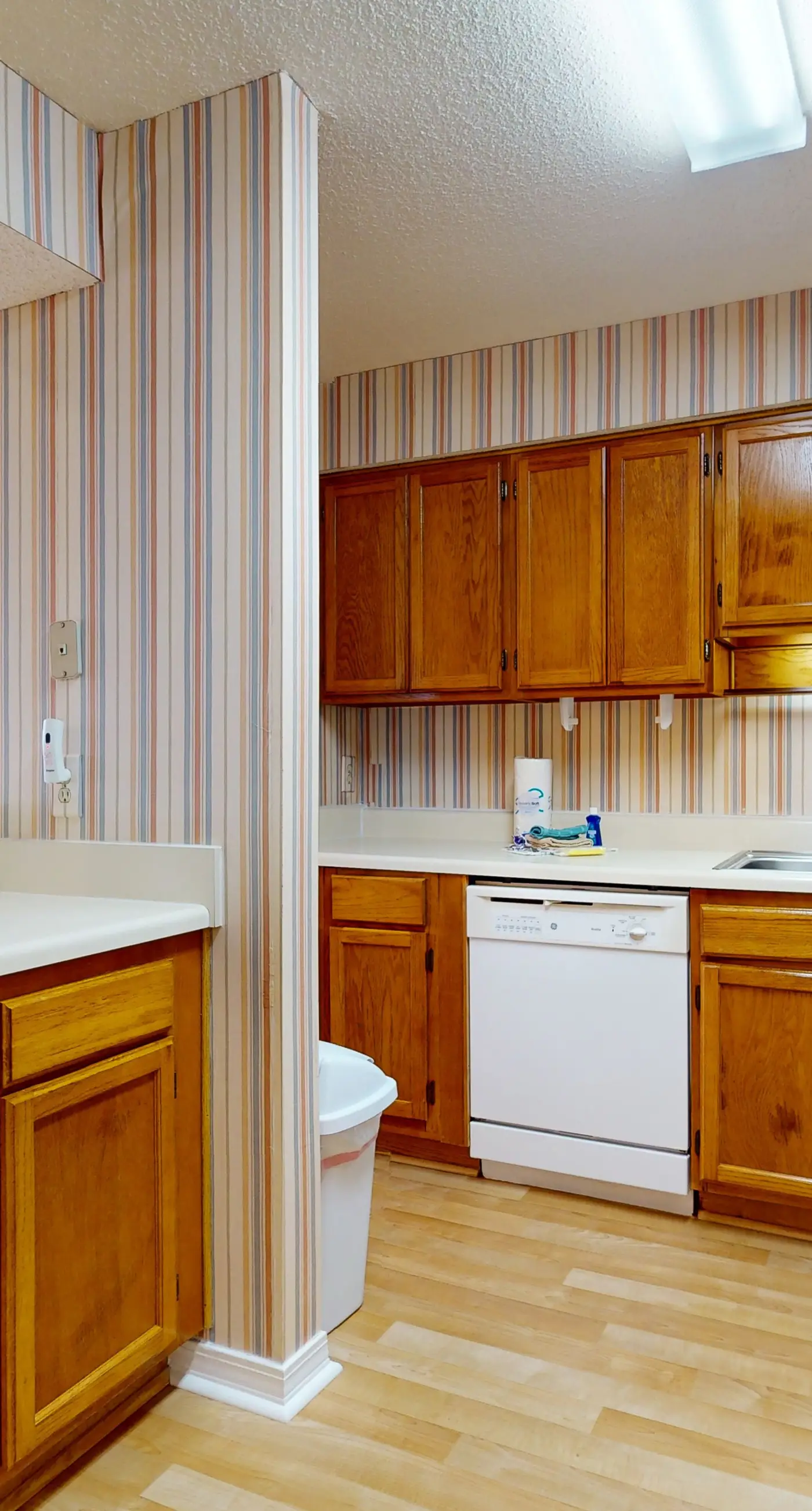 Beach-themed condo with shared pool, pier, and beach access