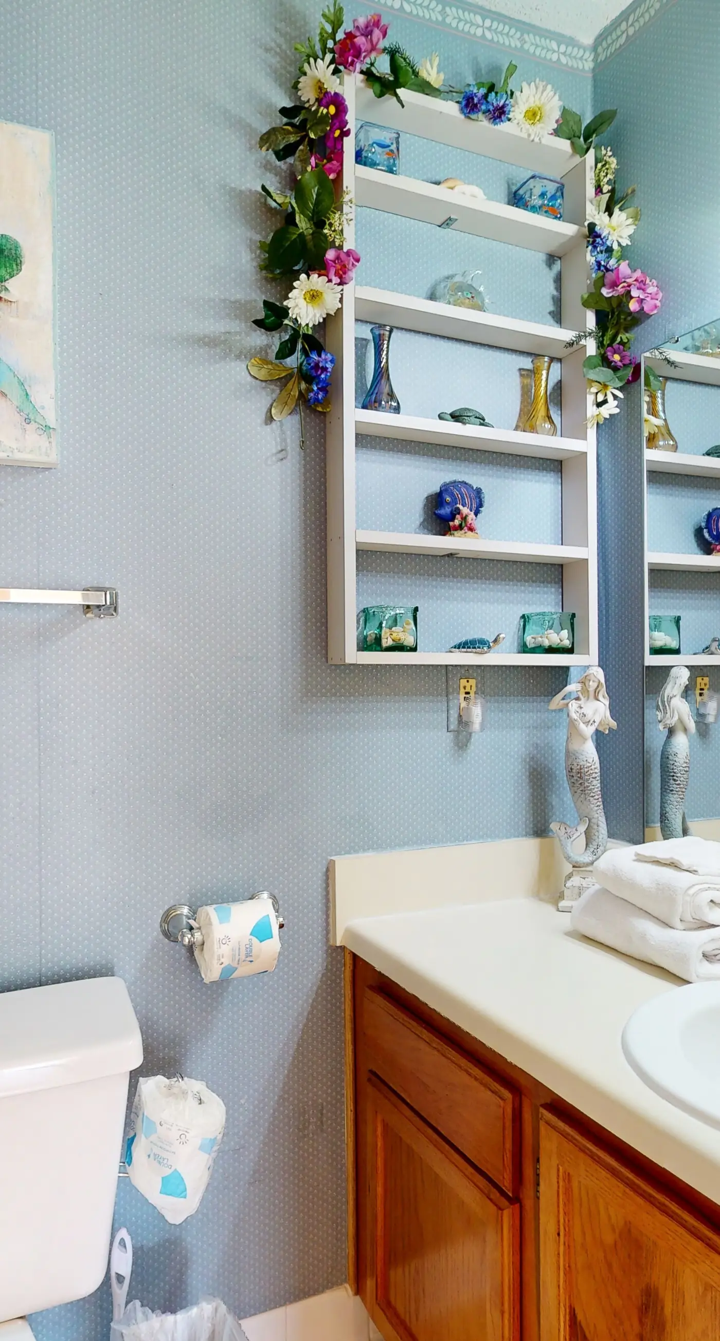 Beach-themed condo with shared pool, pier, and beach access