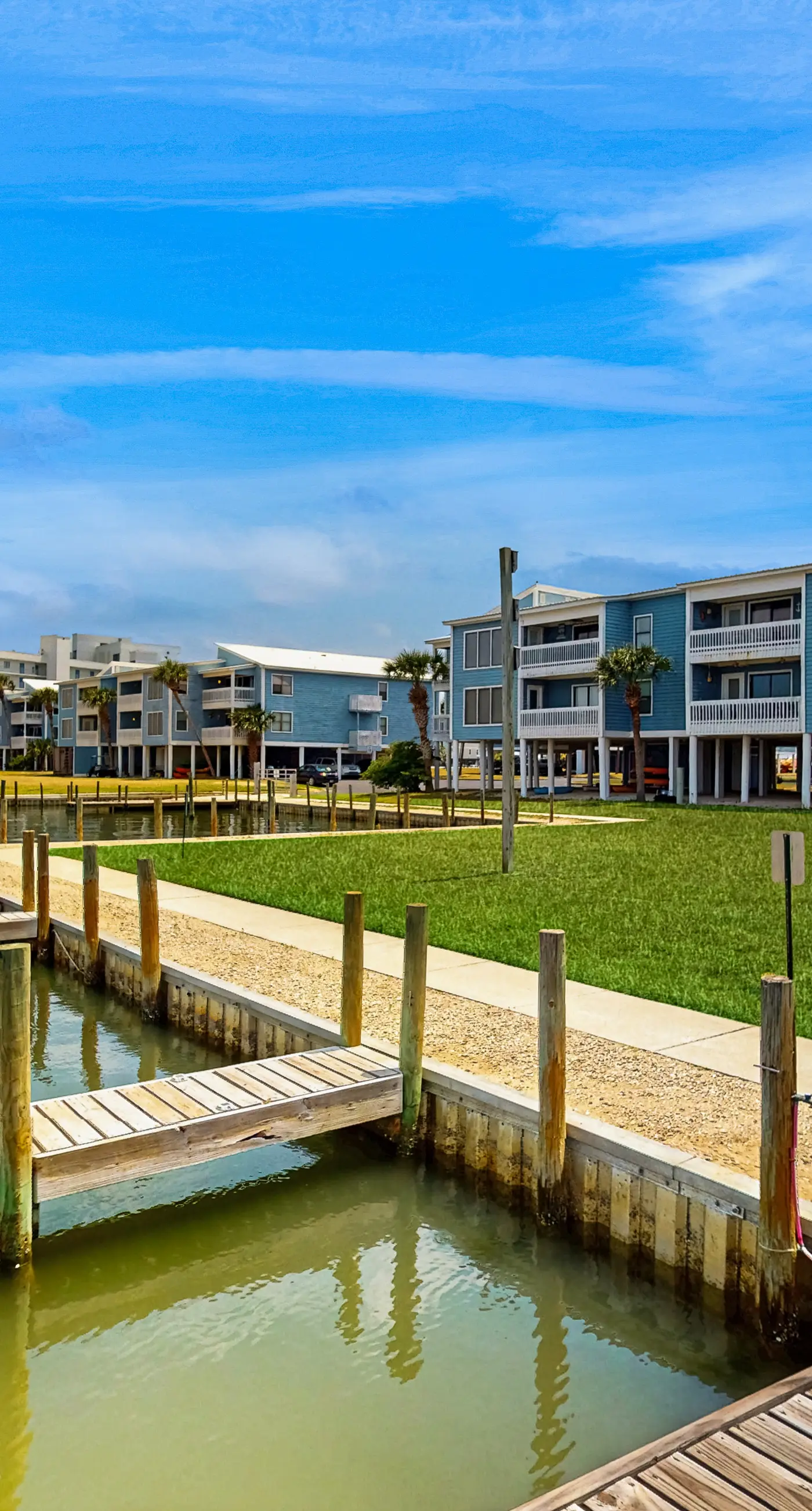 Beach-themed condo with shared pool, pier, and beach access