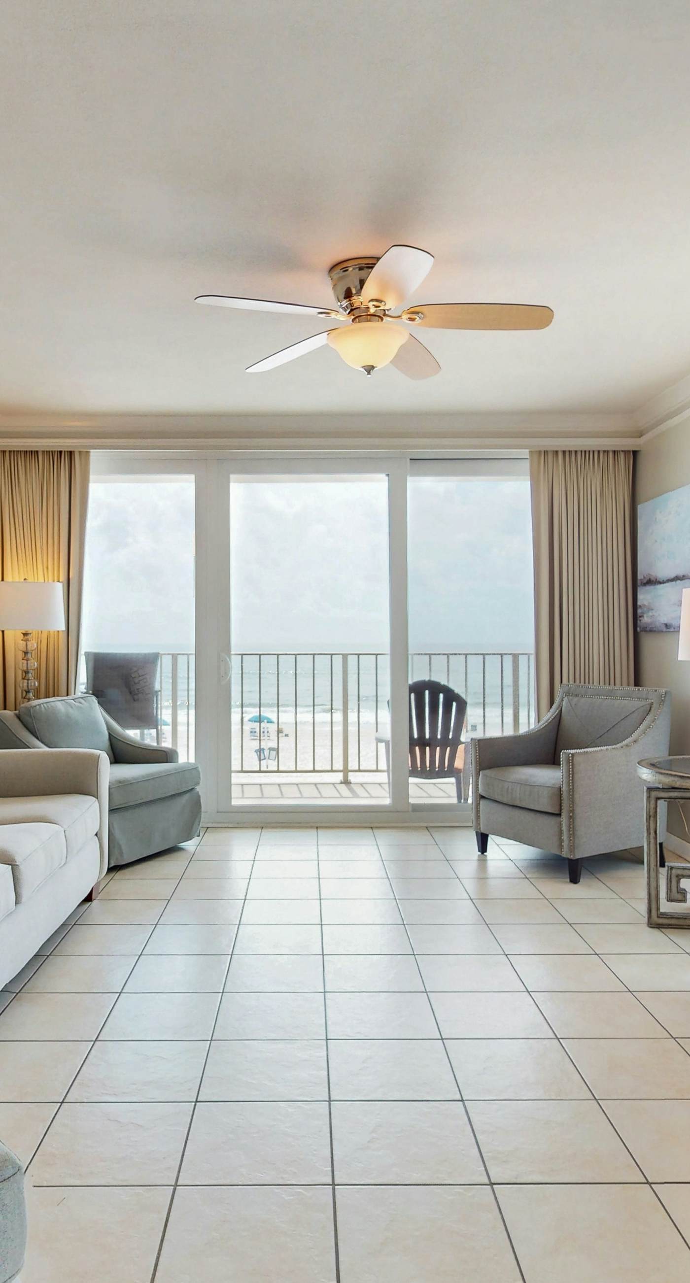 Beachfront condo with Gulf views, balcony, pool & AC - snowbird-friendly