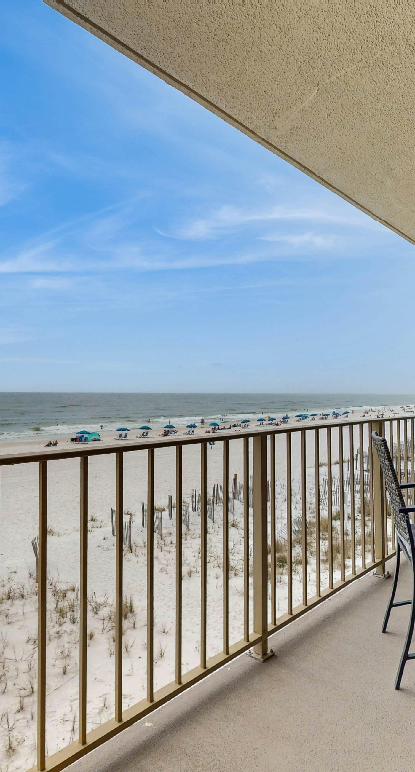Beachfront condo with Gulf views, balcony, pool & AC - snowbird-friendly