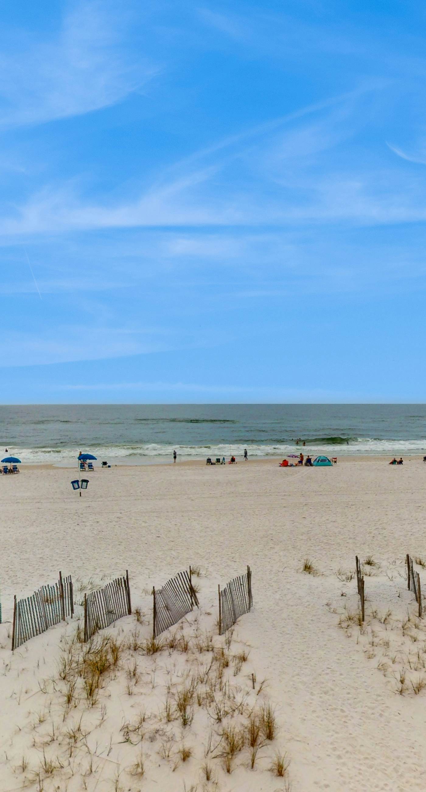 Beachfront condo with Gulf views, balcony, pool & AC - snowbird-friendly