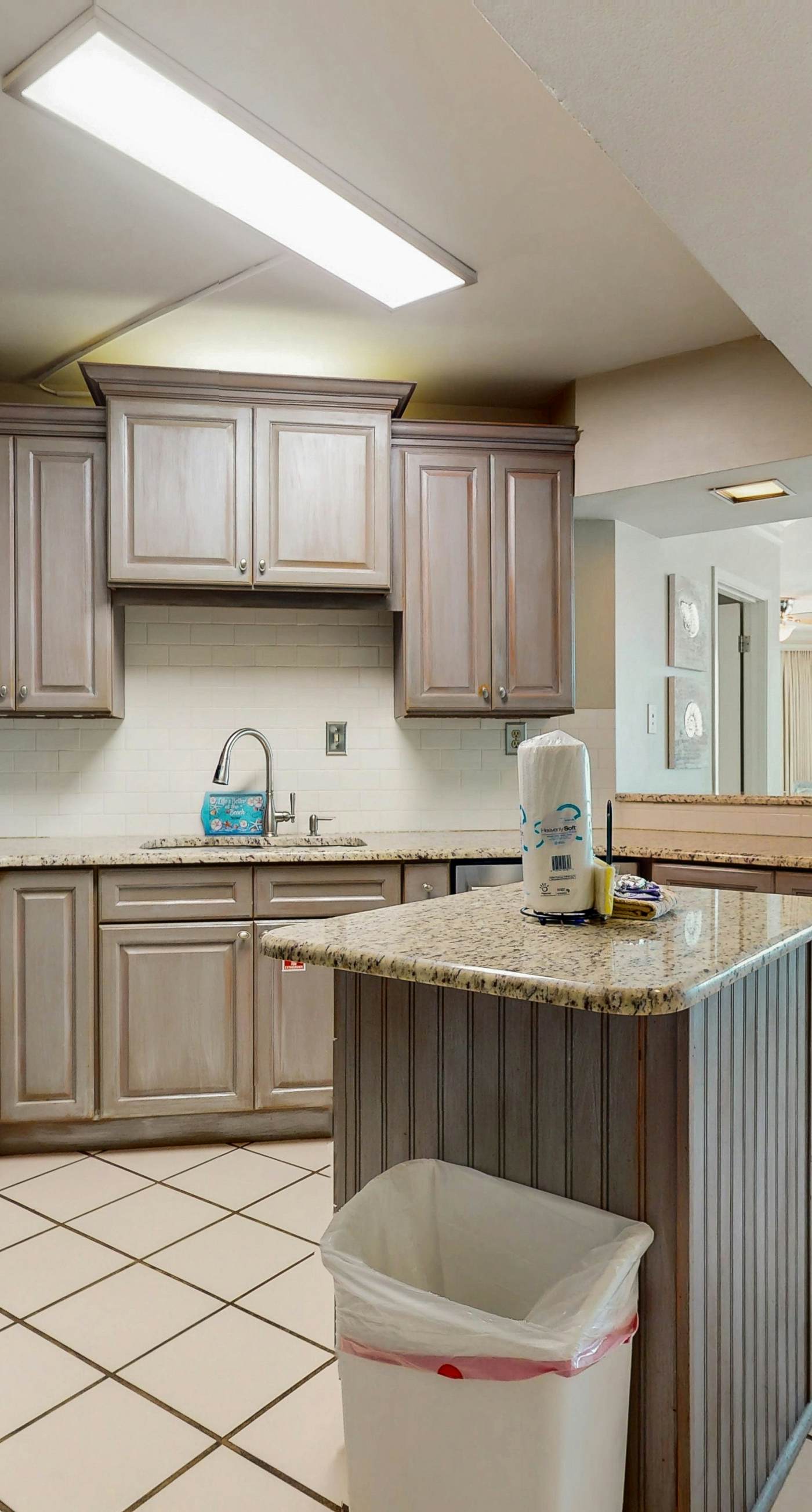 Beachfront condo with Gulf views, balcony, pool & AC - snowbird-friendly