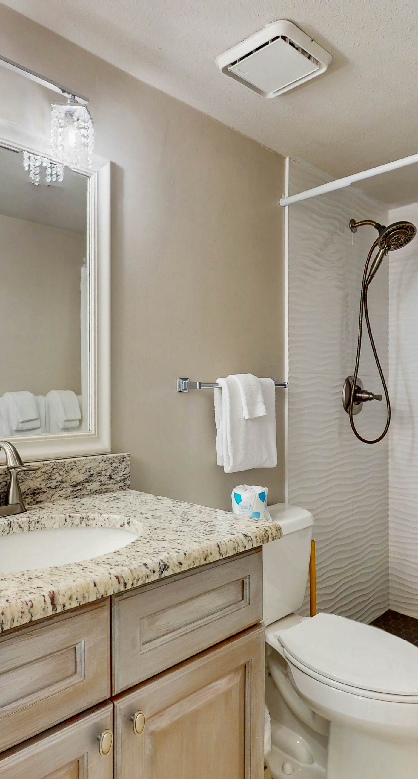 Beachfront condo with Gulf views, balcony, pool & AC - snowbird-friendly