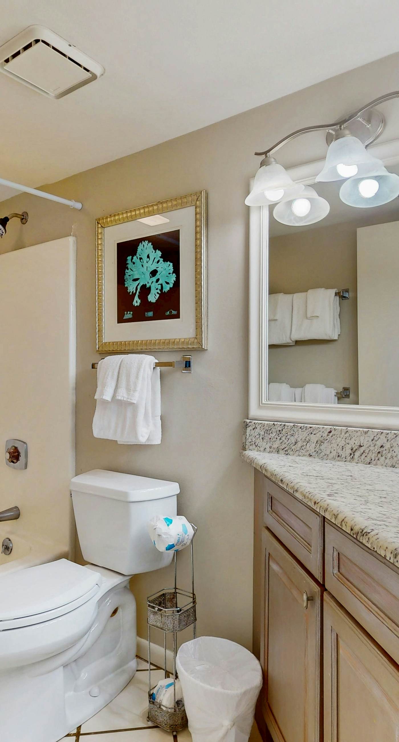 Beachfront condo with Gulf views, balcony, pool & AC - snowbird-friendly