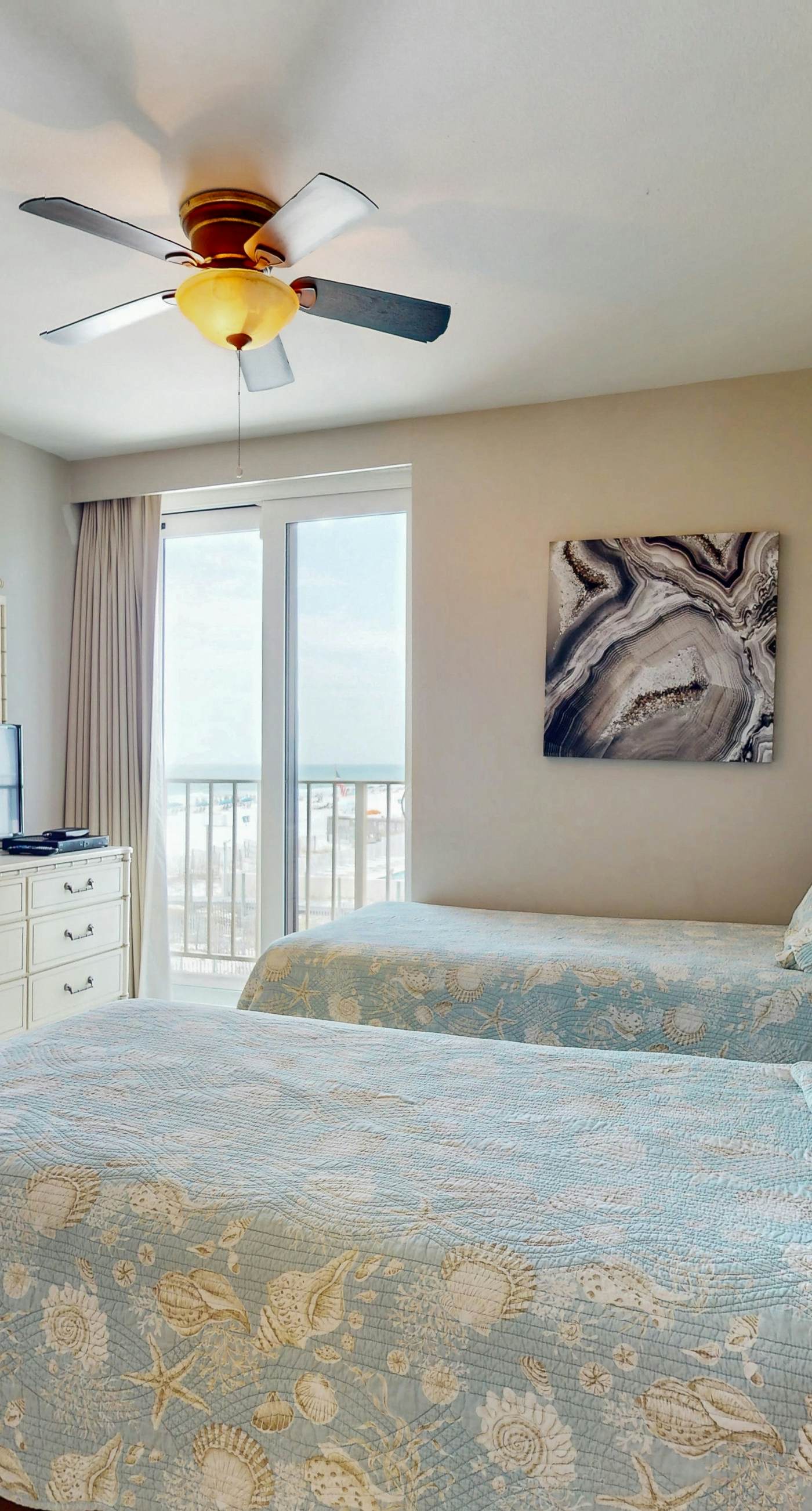 Beachfront condo with Gulf views, balcony, pool & AC - snowbird-friendly