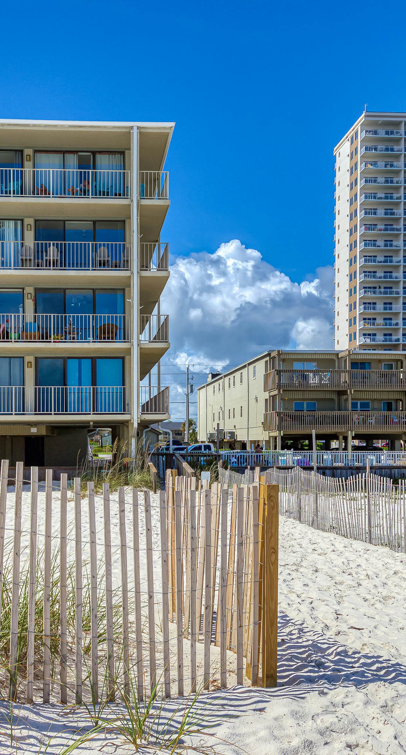 Beachfront condo with Gulf views, balcony, pool & AC - snowbird-friendly