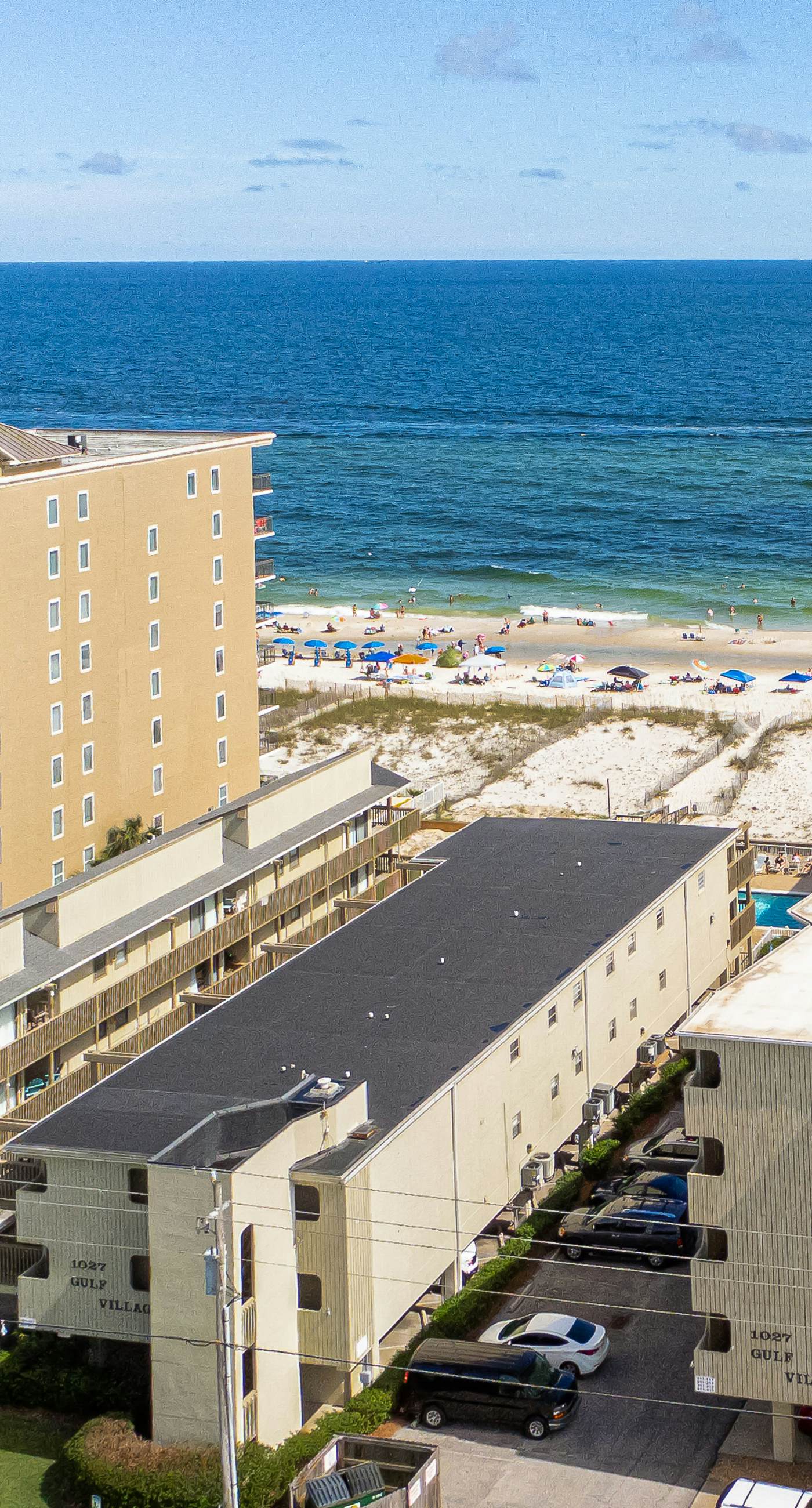 Beachfront condo with Gulf views, balcony, pool & AC - snowbird-friendly