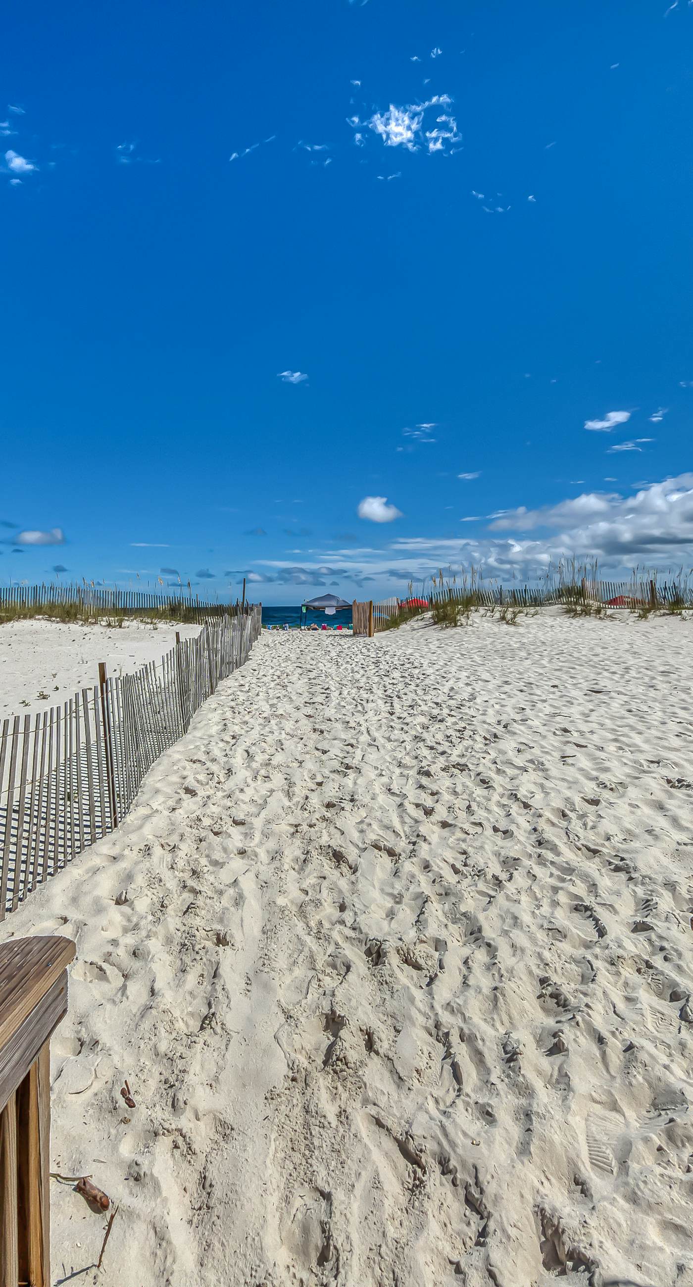 Beachfront condo with Gulf views, balcony, pool & AC - snowbird-friendly